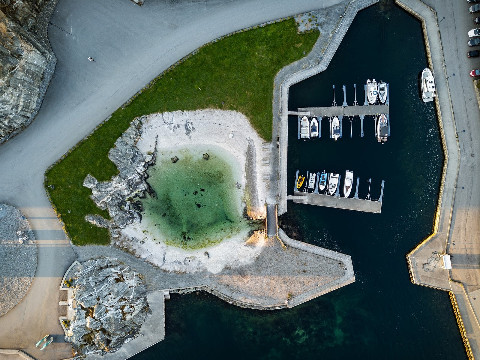 Bryggeområdet sett ovenfra. Her er det muligheter for å leie båtplass. Galleribilde