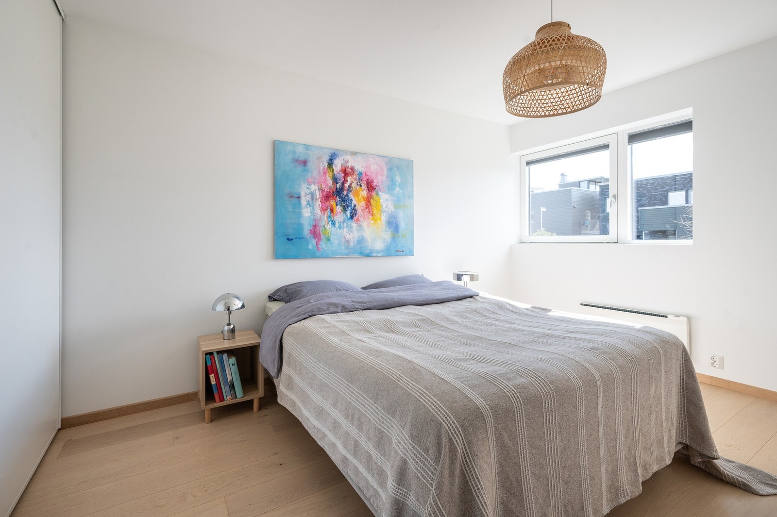 Hovedsoverommet ligger i 2. etasje med de to andre soverommene. Galleribilde