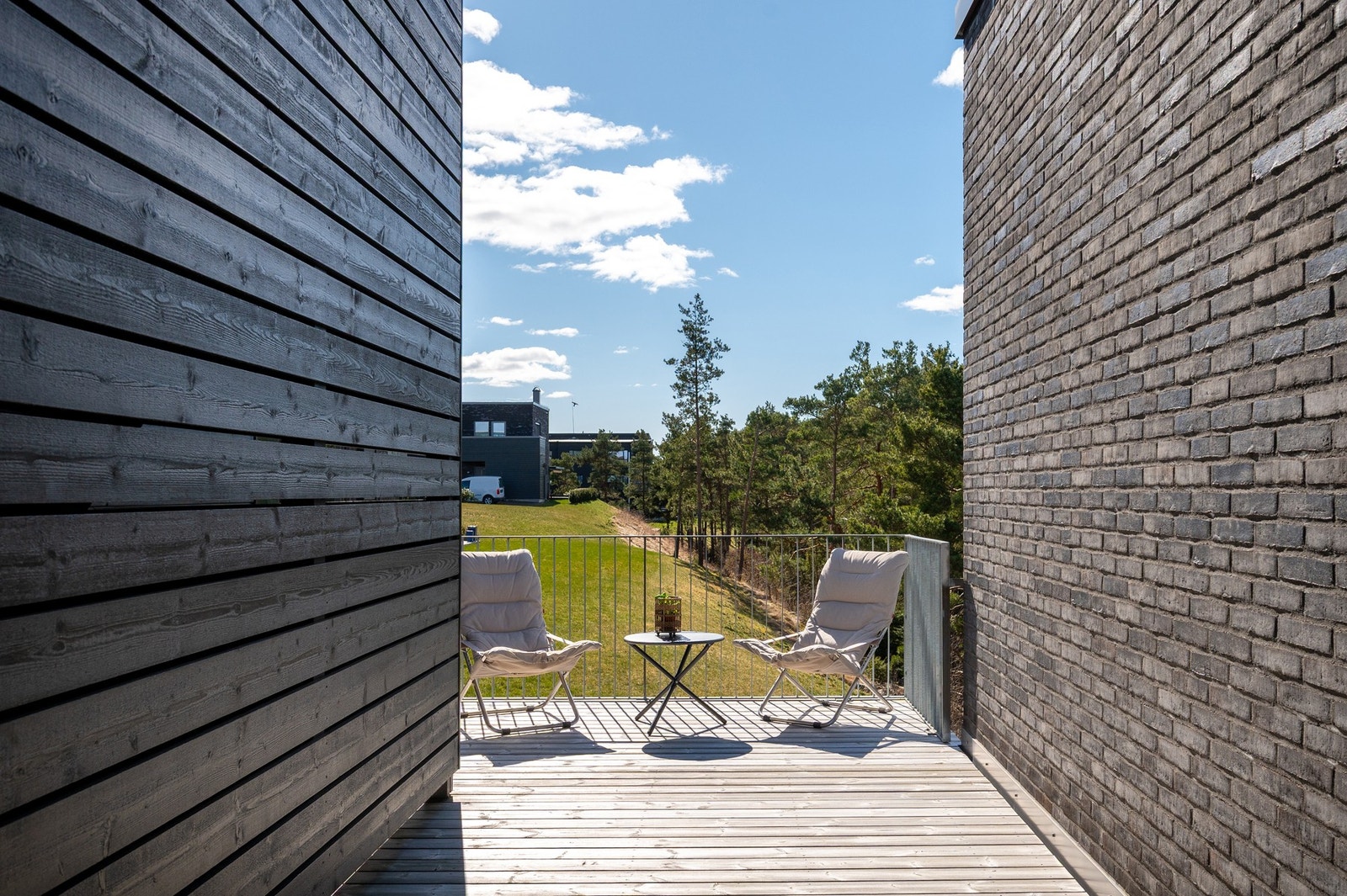 Terrassen i 2. etasje sett mot vest. Galleribilde