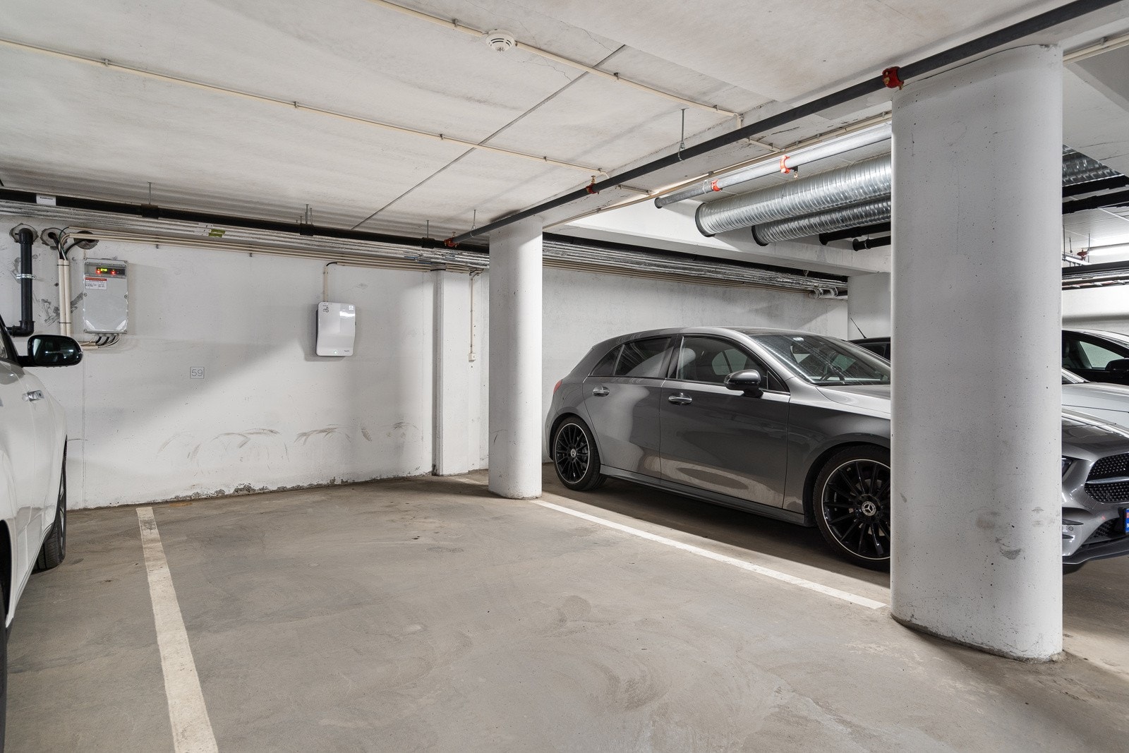 Egen parkeringsplass - praktisk og verdifullt hele året. Galleribilde