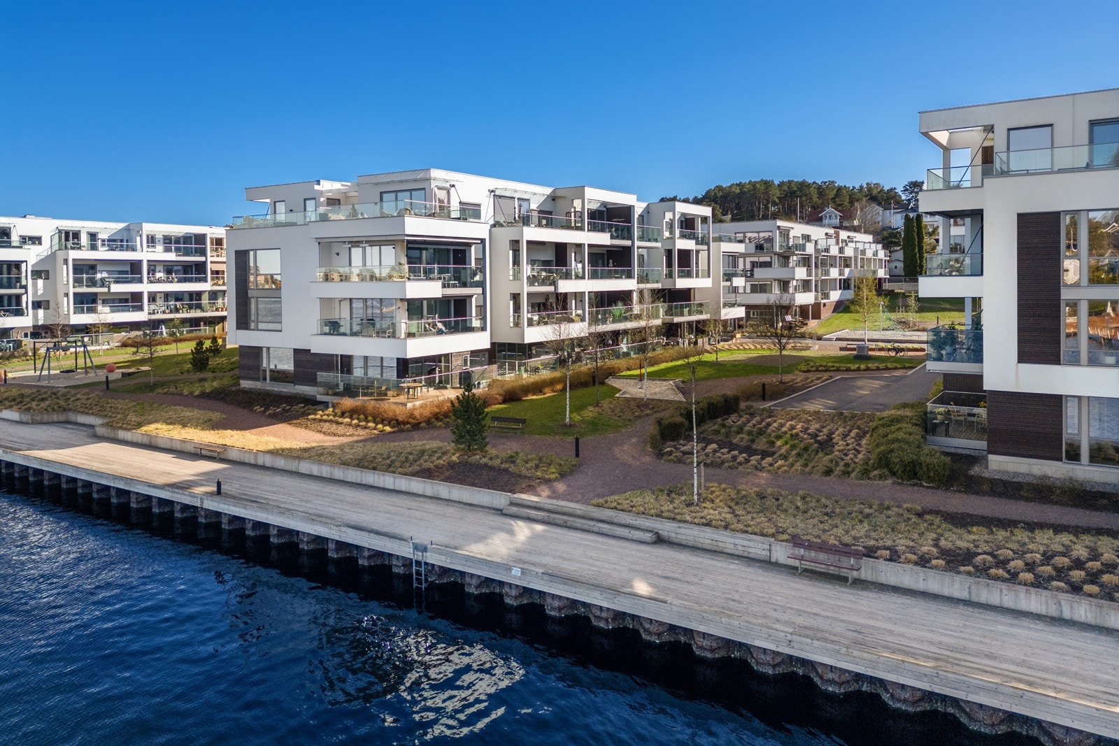 Bakke Sørvik & Partners v/ Benjamin Wilhelmsen har gleden av å presentere Strandveien 33A! Galleribilde