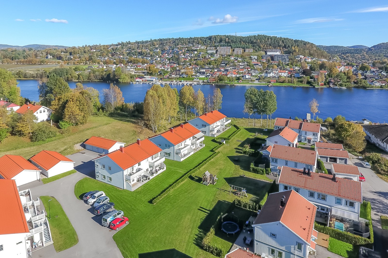 Området tilbyr en kombinasjon av rolige naturomgivelser og nærhet til byens fasiliteter. Galleribilde