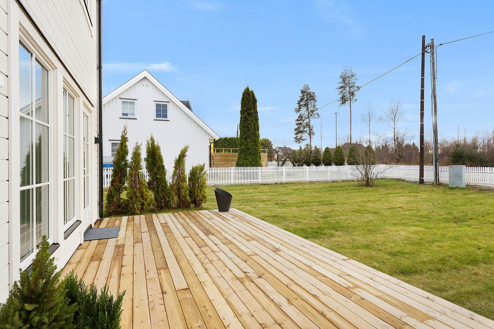 Flott uteplass med gode solforhold. Galleribilde