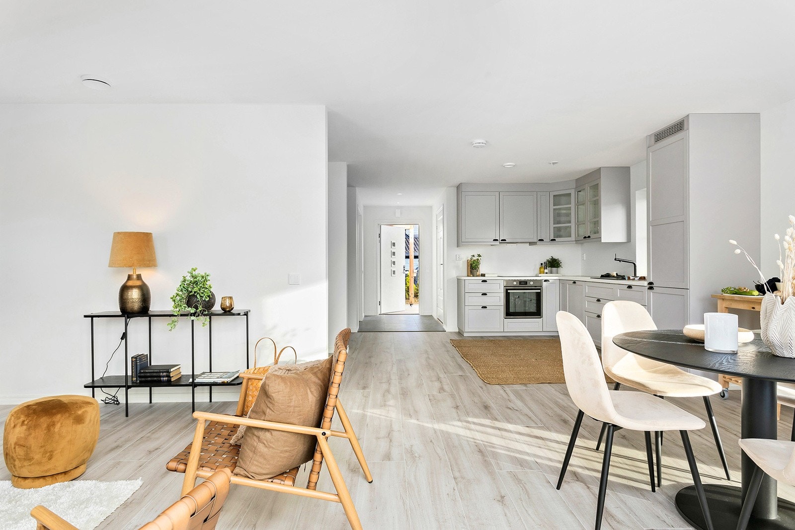 Kjøkkenet og stuen er beliggende i en praktisk åpen løsning. Galleribilde