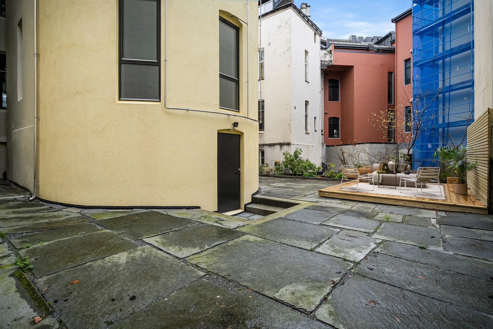 Sameiets beboere har tilgang til en felles bakgård. Galleribilde