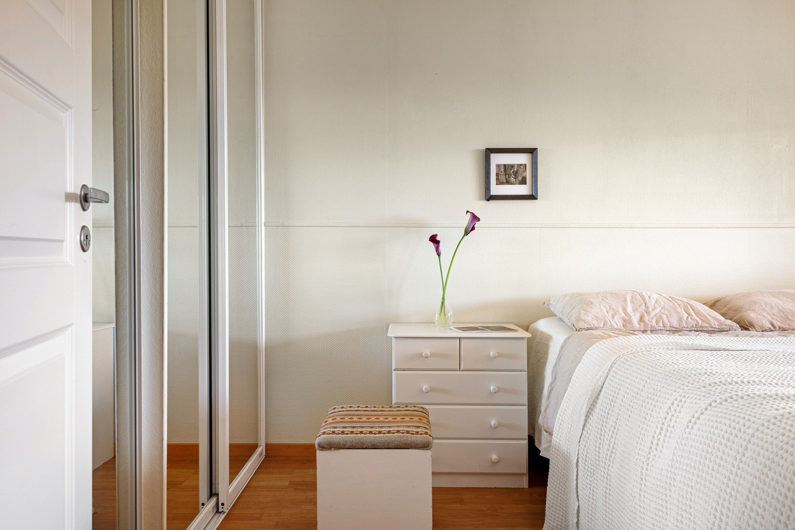 Det er garderobeskap på begge rommene. Galleribilde