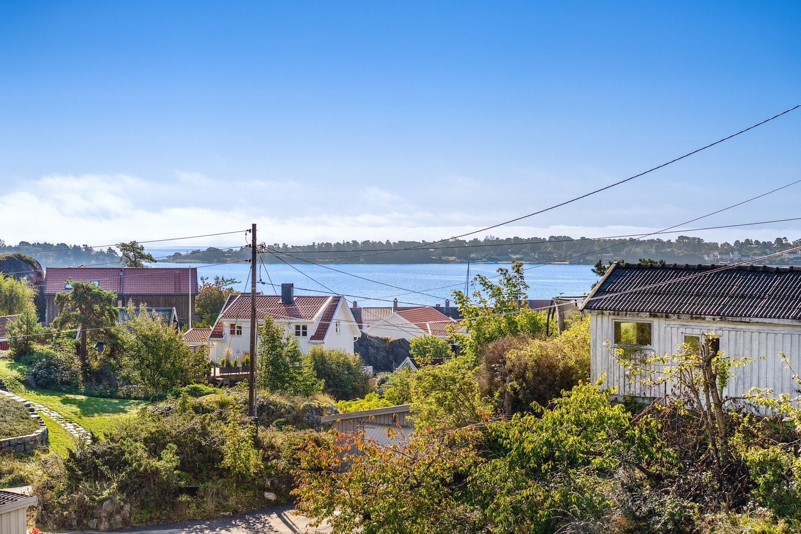 Her får man flott utsikt mot havet, vakre Merdø og den vakre skjærgården. Galleribilde