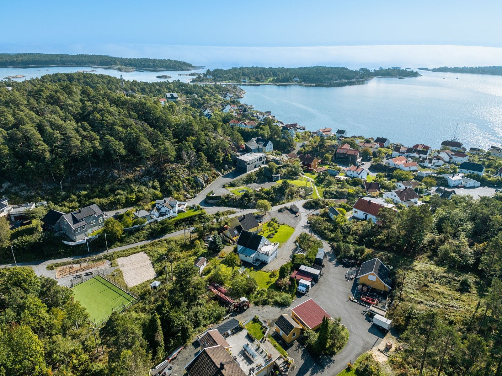 Rævesand ligger skjermet mot havet på innsiden av Mærdø. Galleribilde