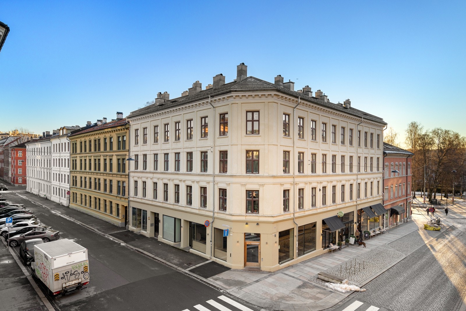 - Hovedsoverommet vender mot den rolige delen av Thorvald Meyers gate som er trafikkstille og enveiskjørt - Galleribilde