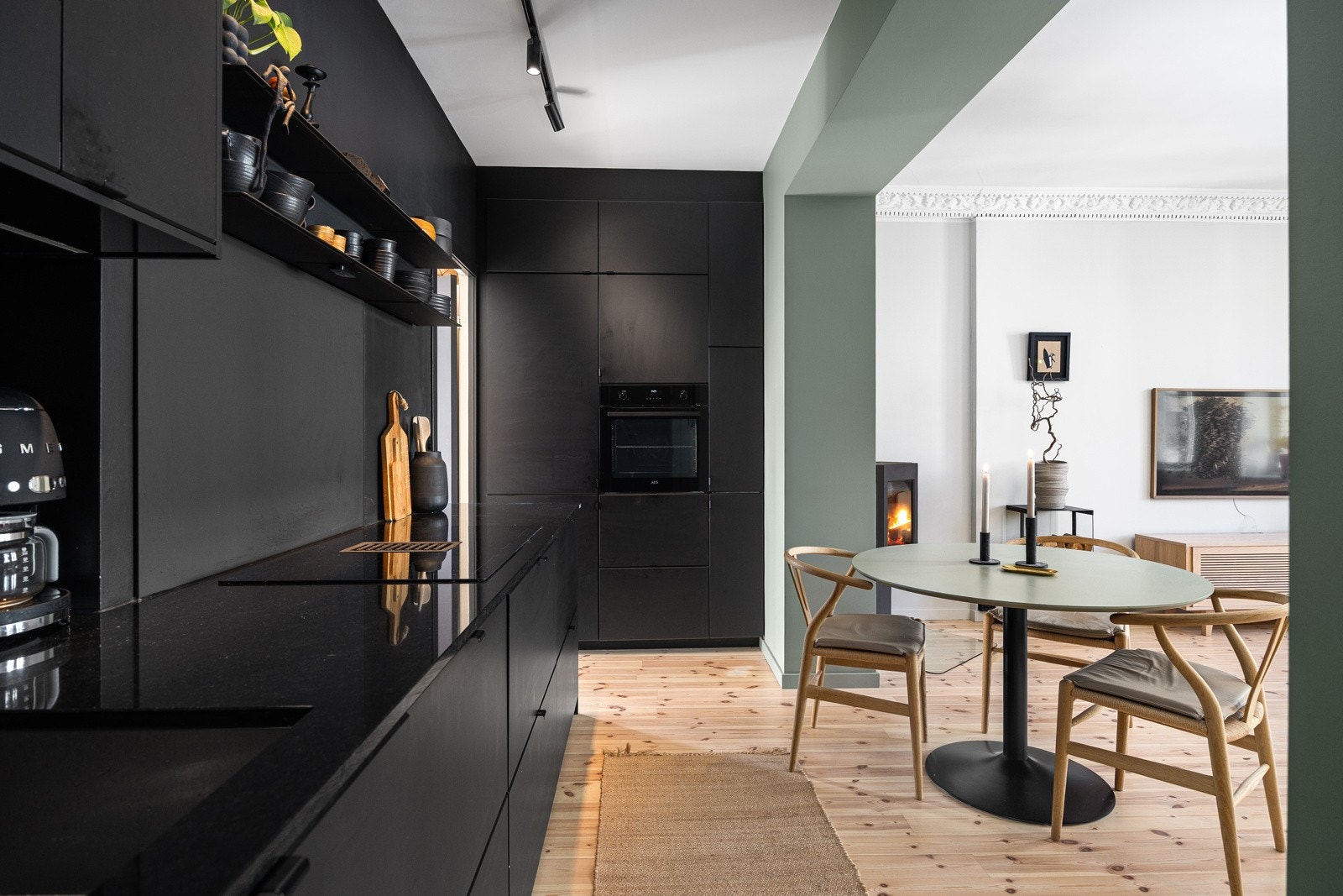 - Kjøkken i 1/2-åpen løsning - Galleribilde