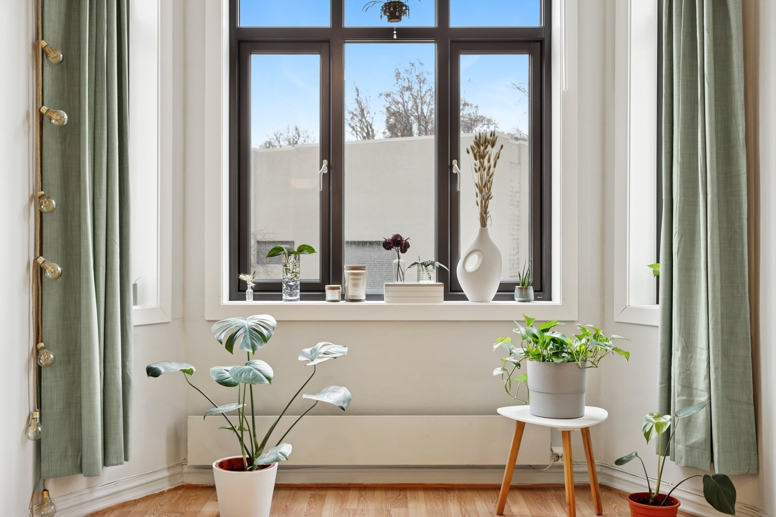 Karnappvindu på spisetue/hybel. Galleribilde