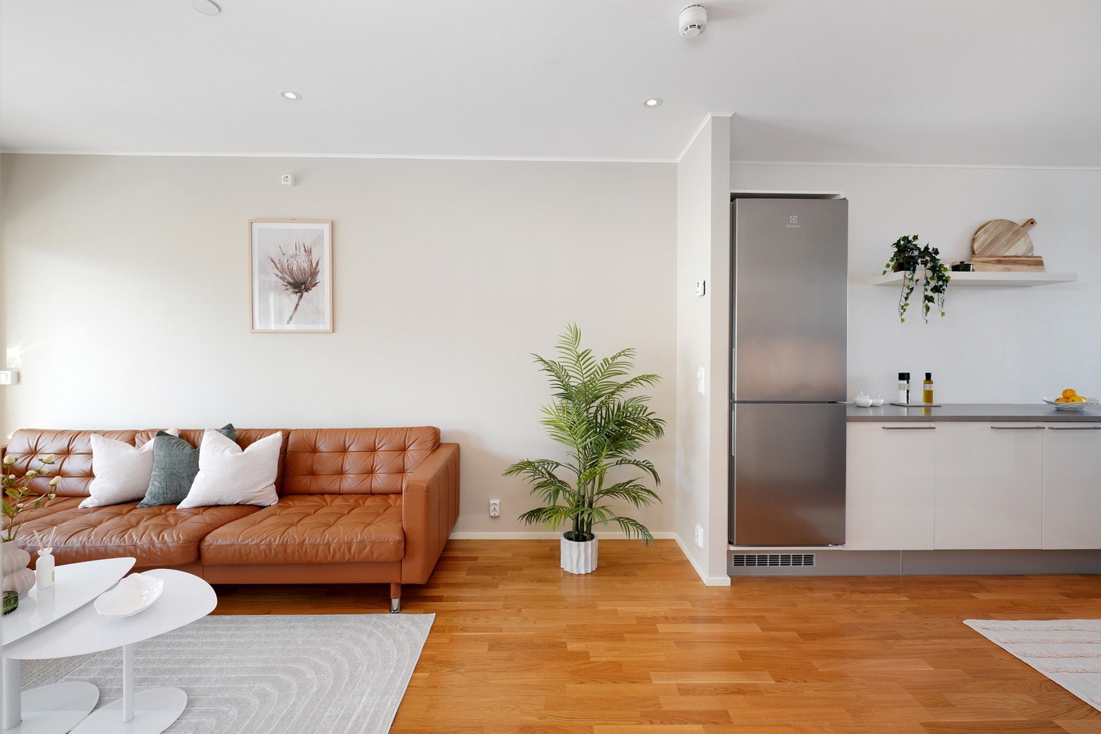 Leiligheten har tydelig stue- og kjøkkensone. Galleribilde