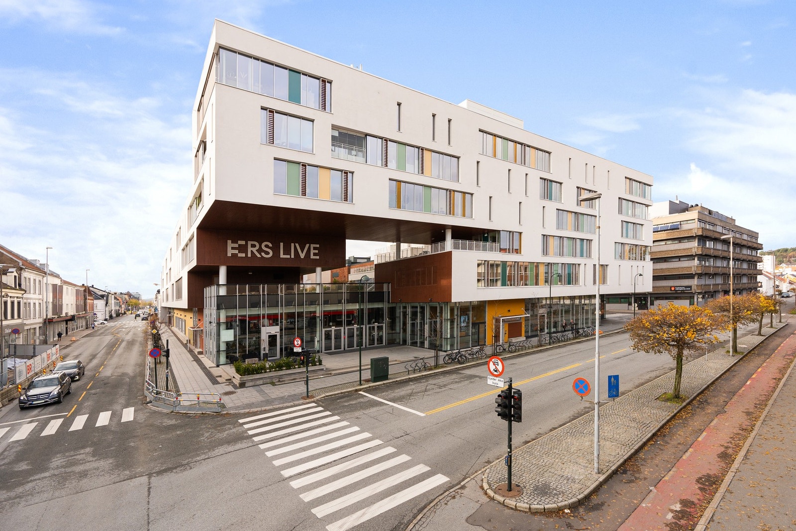 Ellers er det gåavstand til alle byens fasiliteter og nærhet til flotte turområder like ved om du er glad i å gå tur. Galleribilde