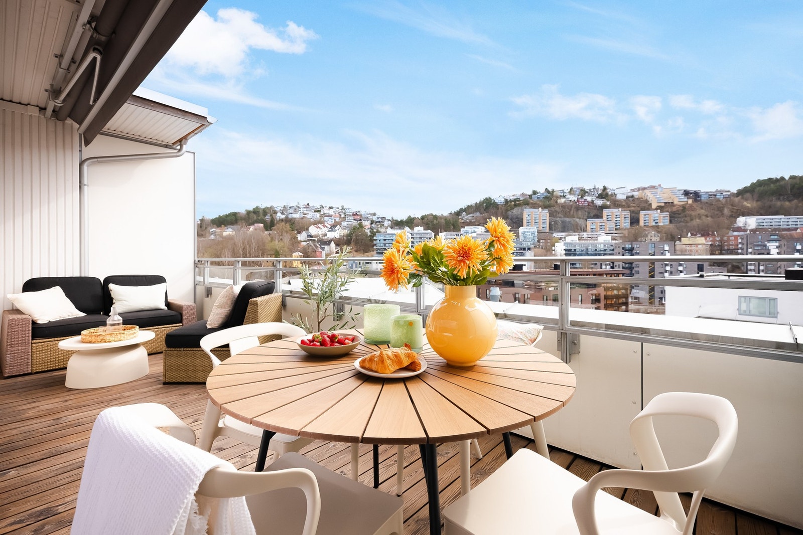 Silje Midtseim-Dammen ved EIE Løren ønsker velkommen til Turbinveien 18! Galleribilde