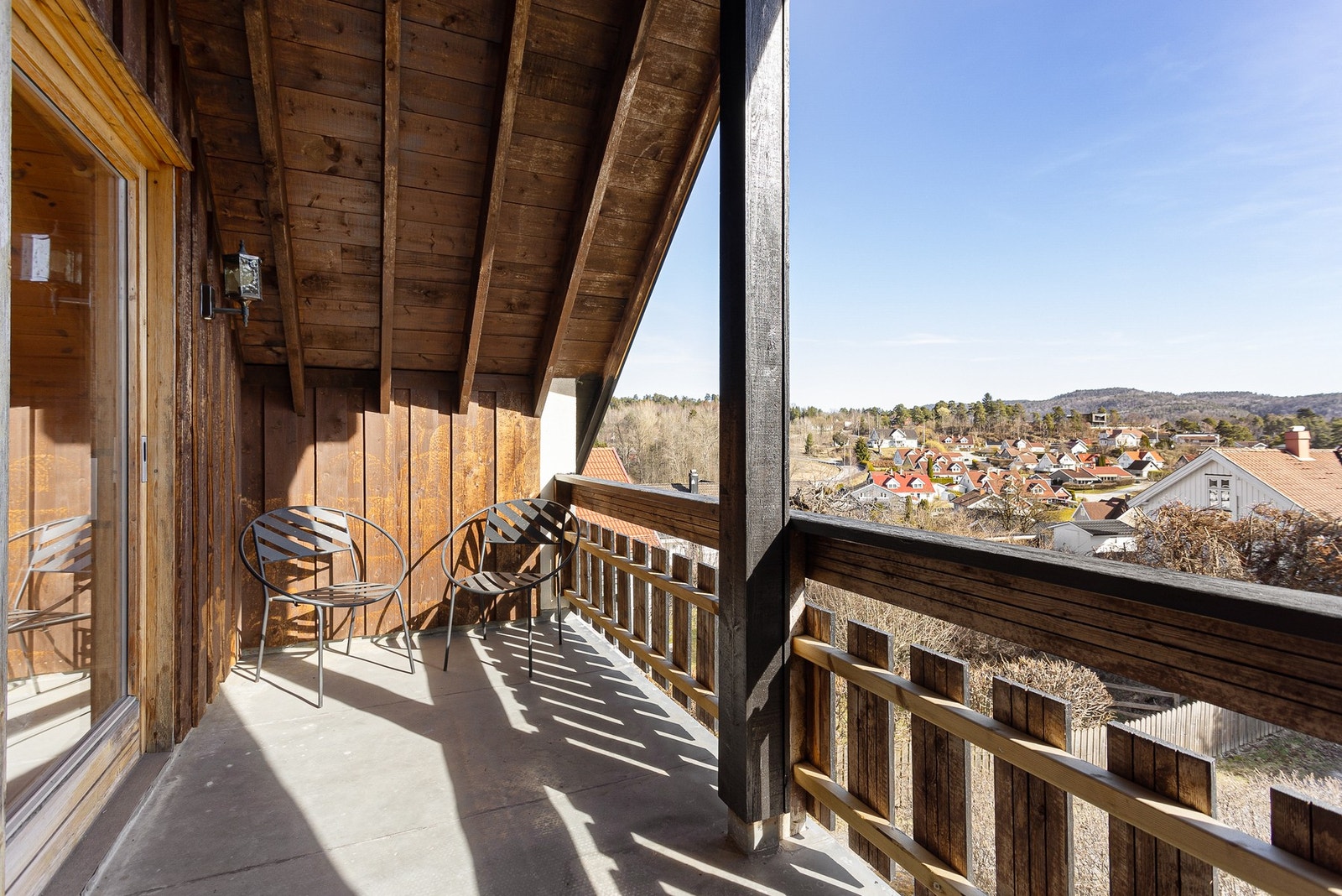 Luftebalkong ut fra loftstue Galleribilde