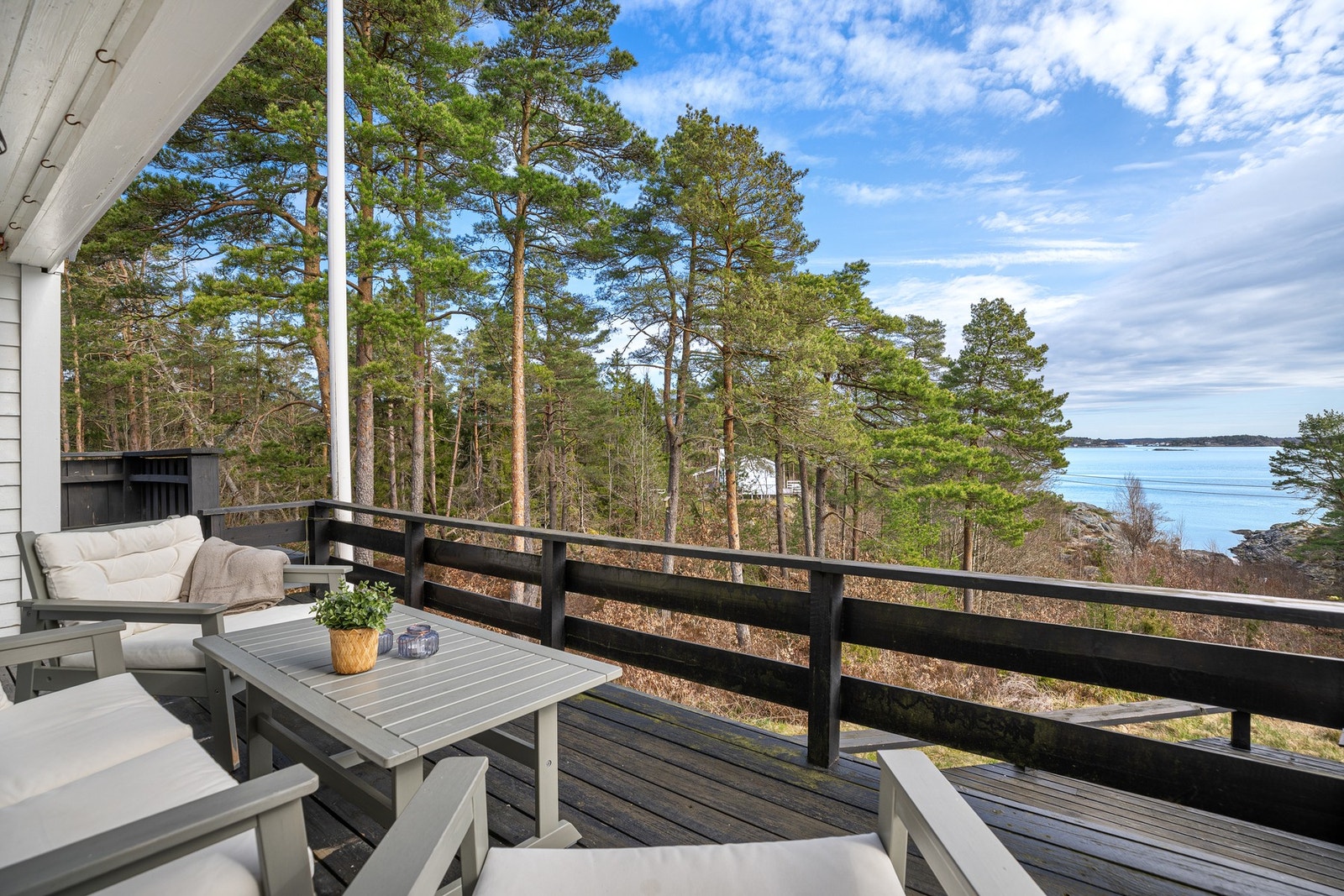 Flere deilige terrasser man kan nyte utsikt og sol Galleribilde