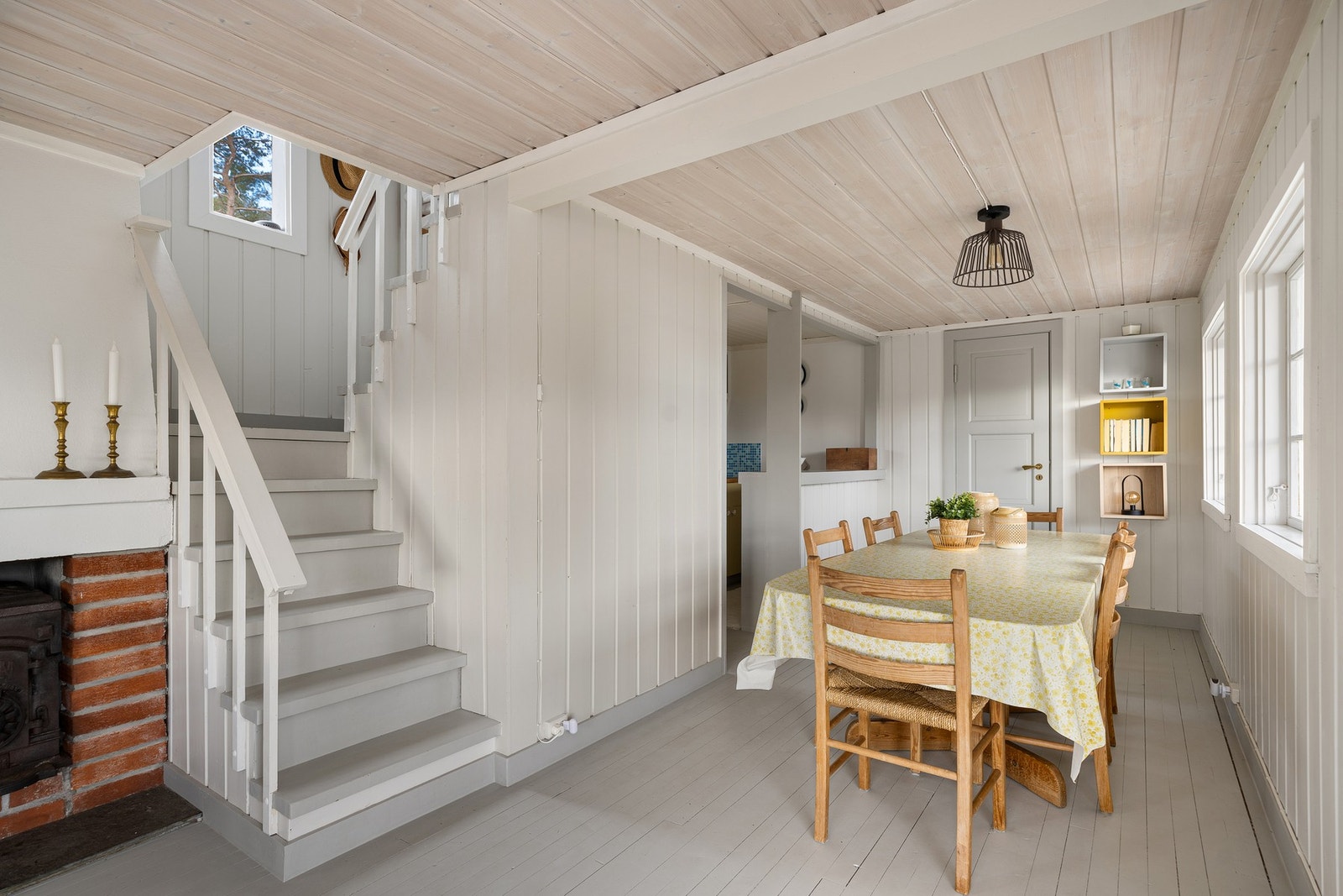 Fra stuen er det trapp til 2. etasje Galleribilde