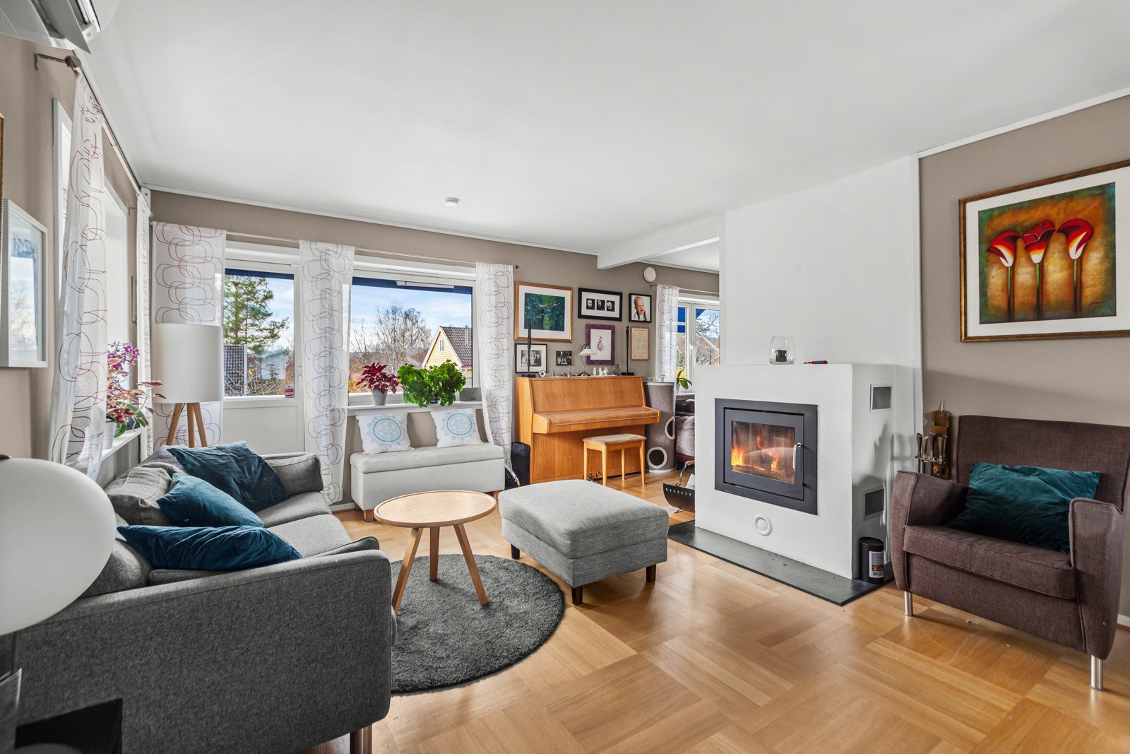 Lys og trivelig hjørnestue Galleribilde