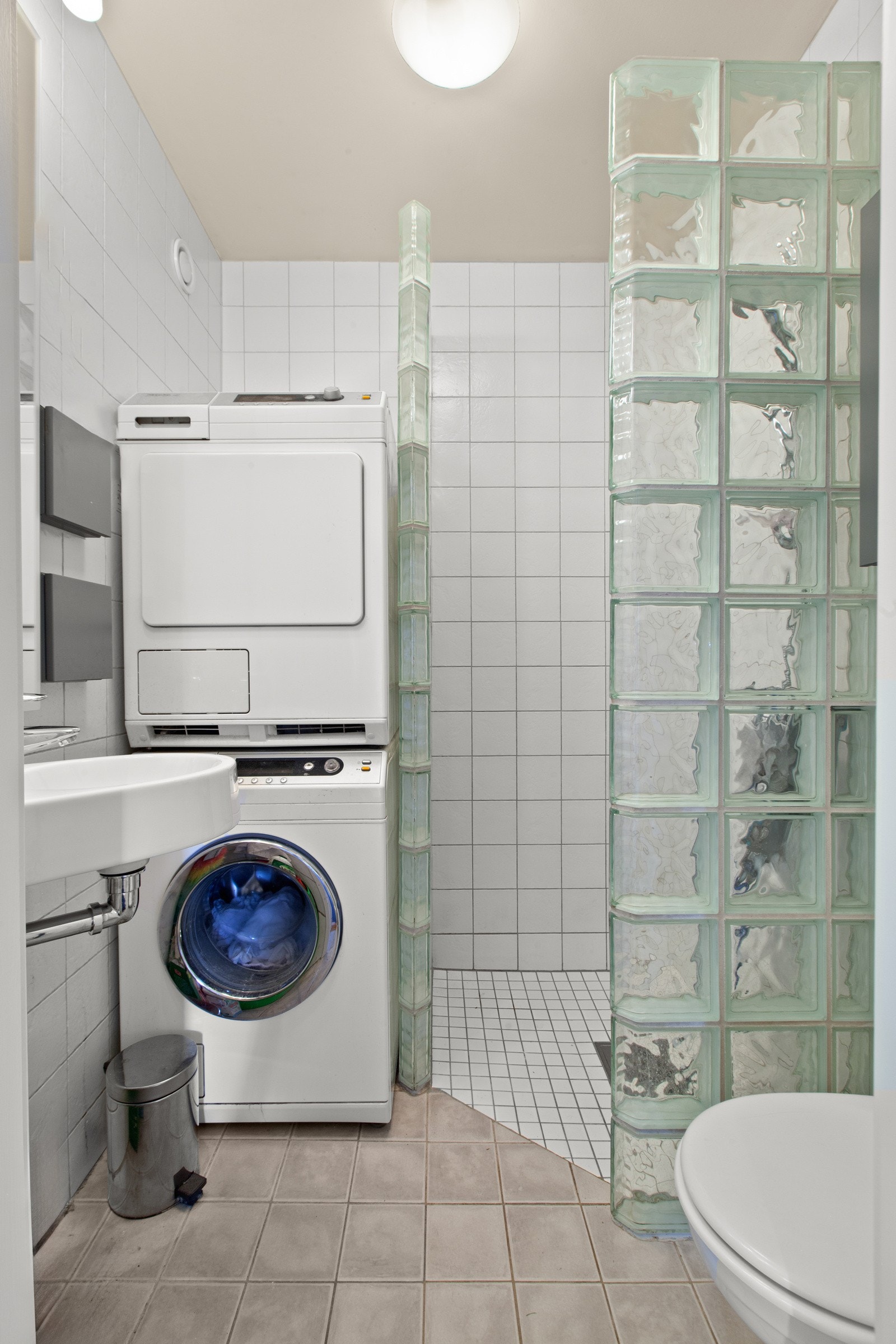 Det er hele 4 baderom i boligen inkludert baderom i underetasje som er under ferdigstillelse Galleribilde