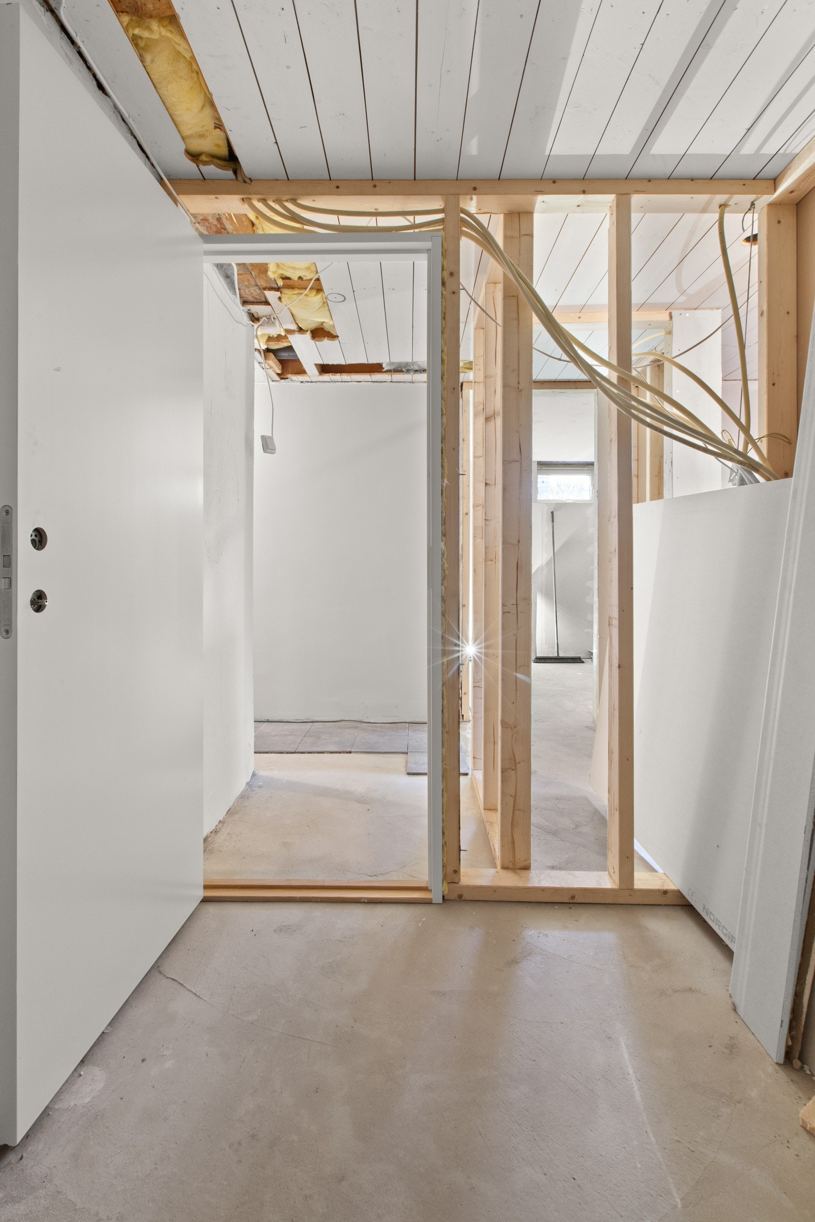 Underetasjen er godkjent med egen inngang fra hagen Galleribilde