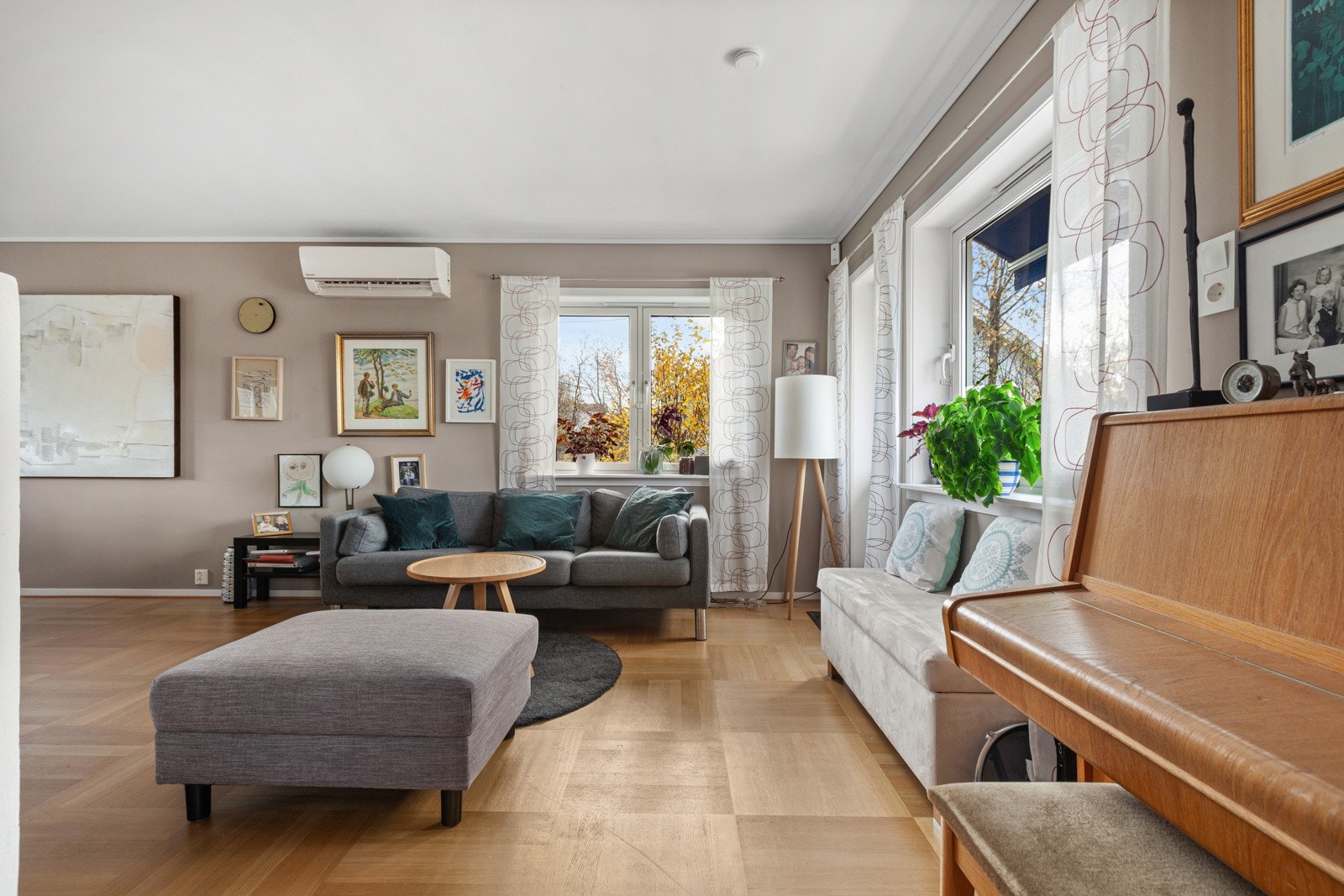 I stuen er det montert en varmepumpe som gir stabil varme Galleribilde