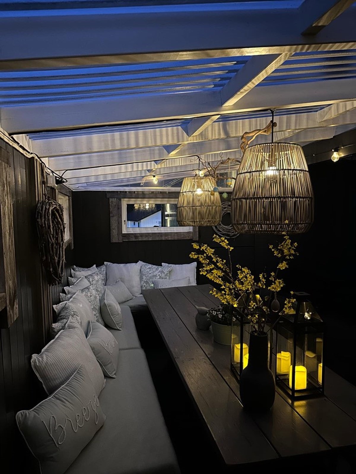 Overbygget terrasse (kveldsbilde) - Selgers bilde Galleribilde