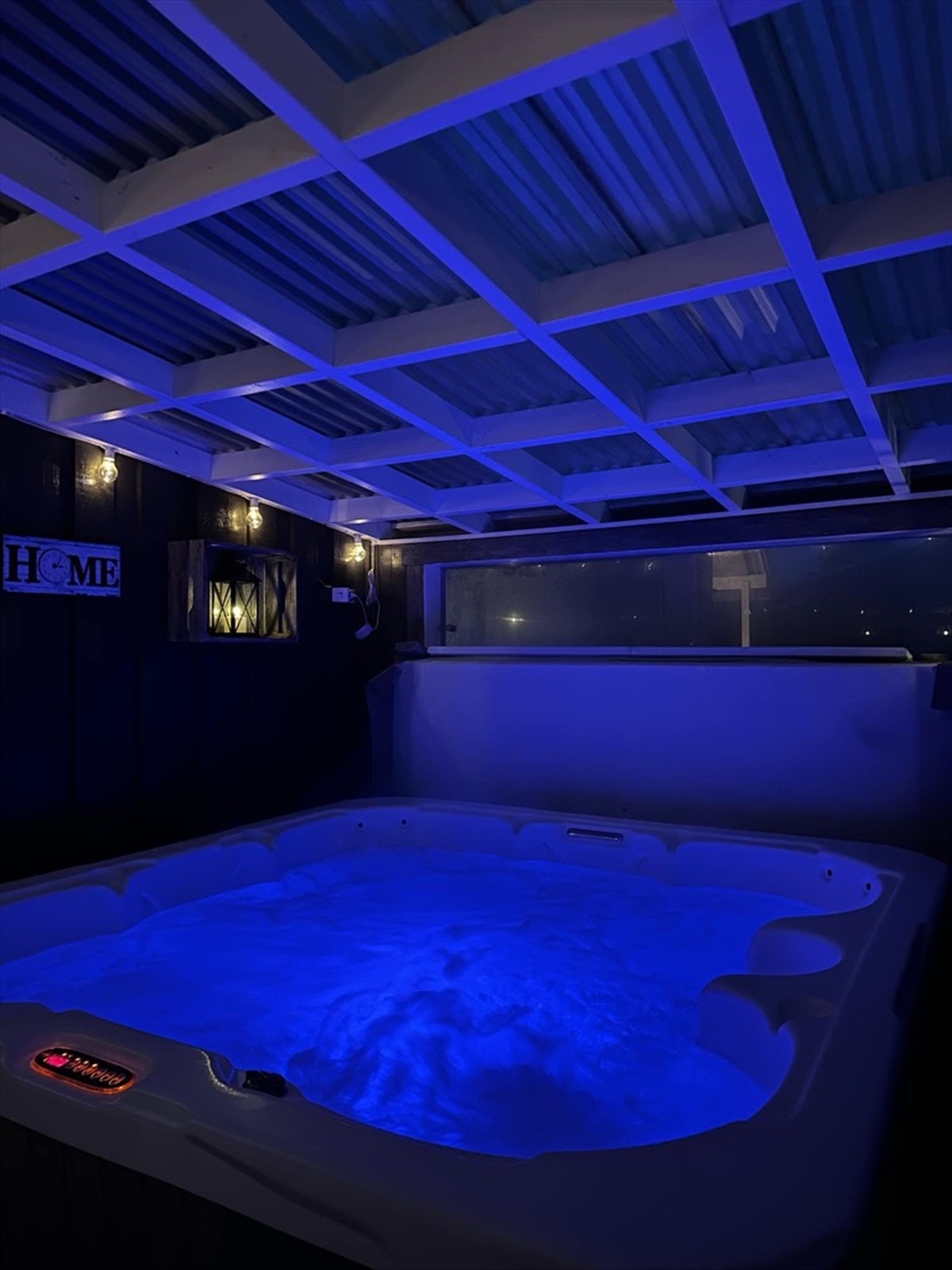 Jaccuzzi (kveldsbilde) - Selgers bilde Galleribilde