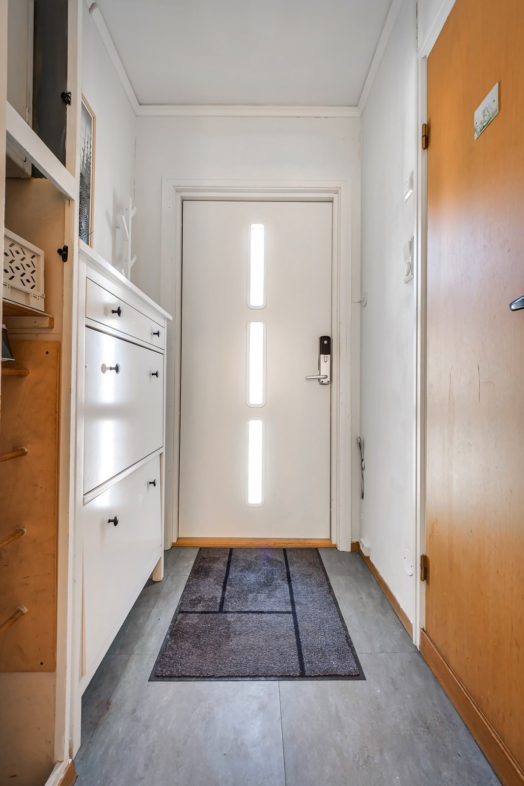 Velkommen inn! Boligen har egen utendørs adkomst Galleribilde