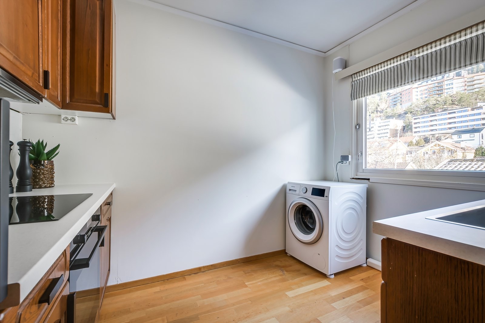 Det er opplegg for vaskemaskin på kjøkkenet Galleribilde