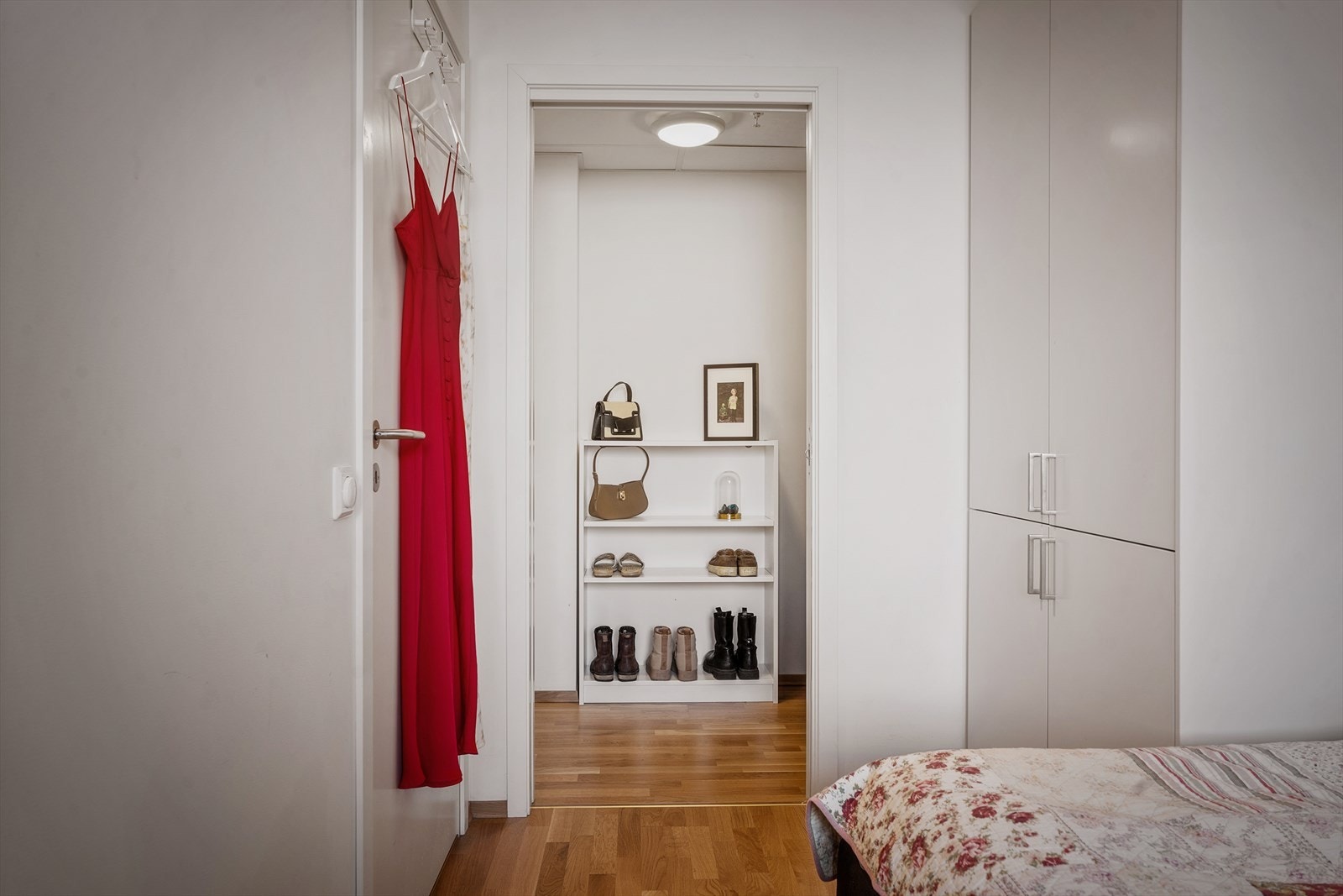 Rommet har adkomst til innvendig bod/walk-in. Galleribilde