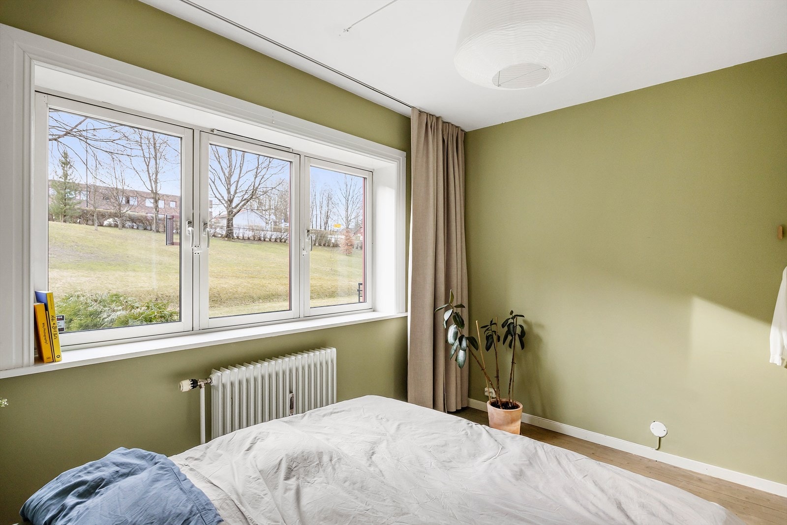 Rommet oppleves som lunt og behagelig, og gir en perfekt ramme for avslapping og hvile. Galleribilde