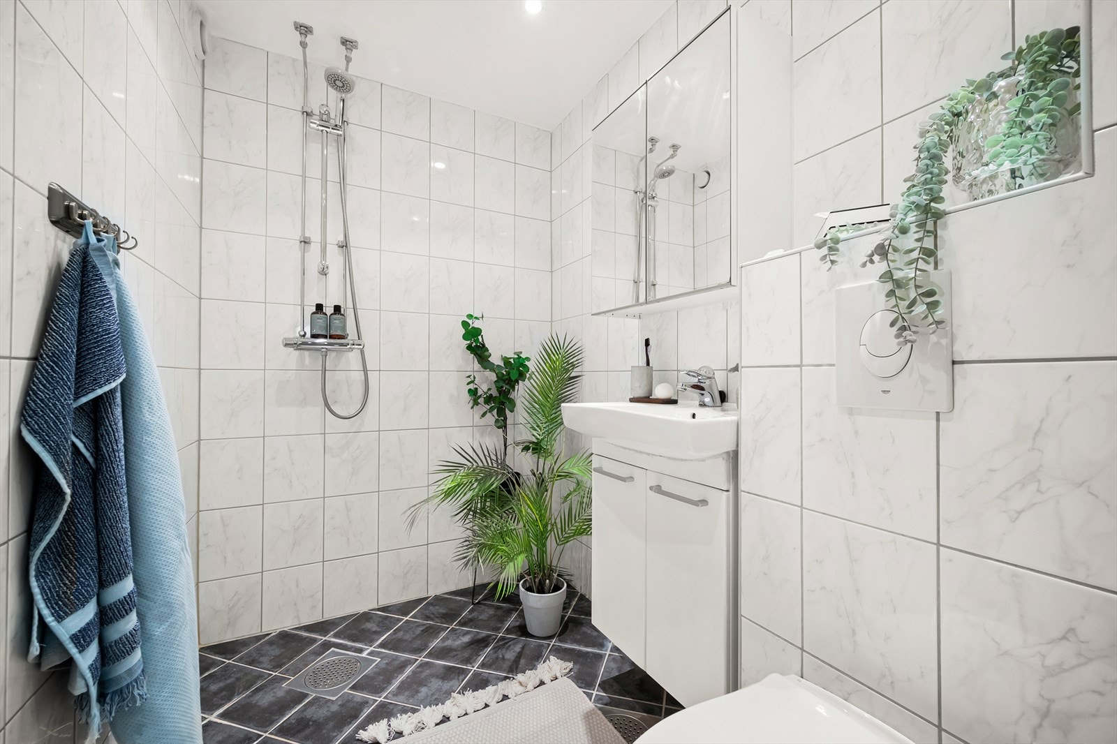 Pent flislagt bad fra 2010 i regi av borettslaget Galleribilde