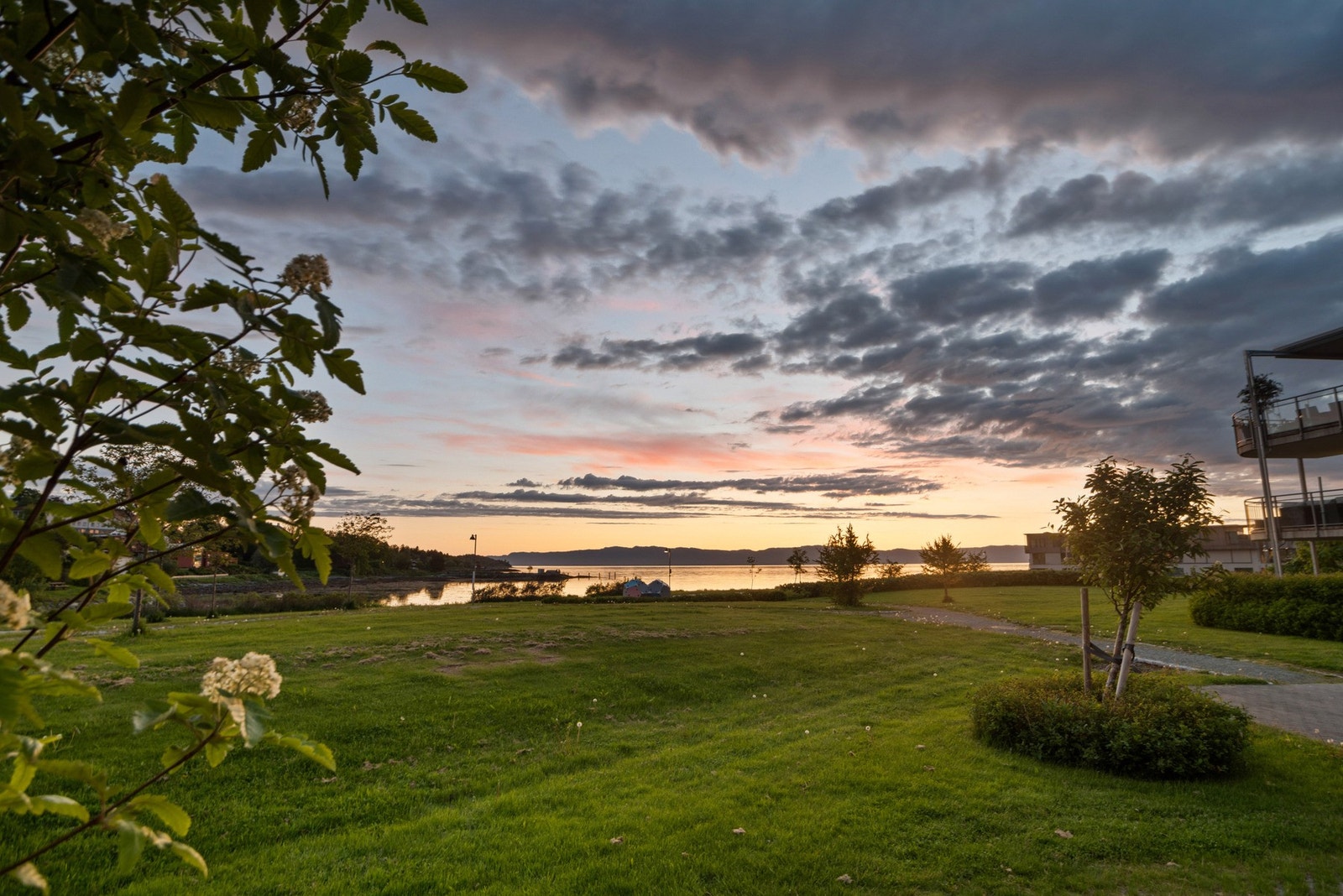 Ladestien går tvers igjennom Grilstad Marina. Galleribilde