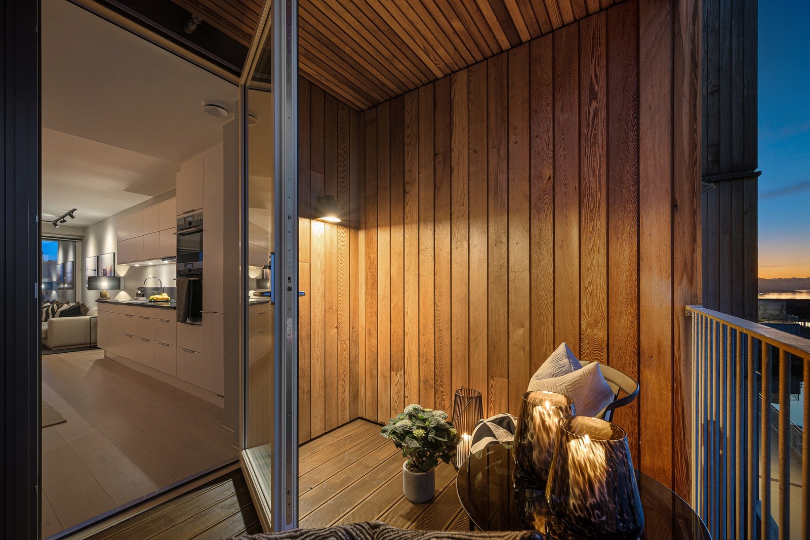 Fra kjøkkenet er det utgang til den andre balkongen. Galleribilde