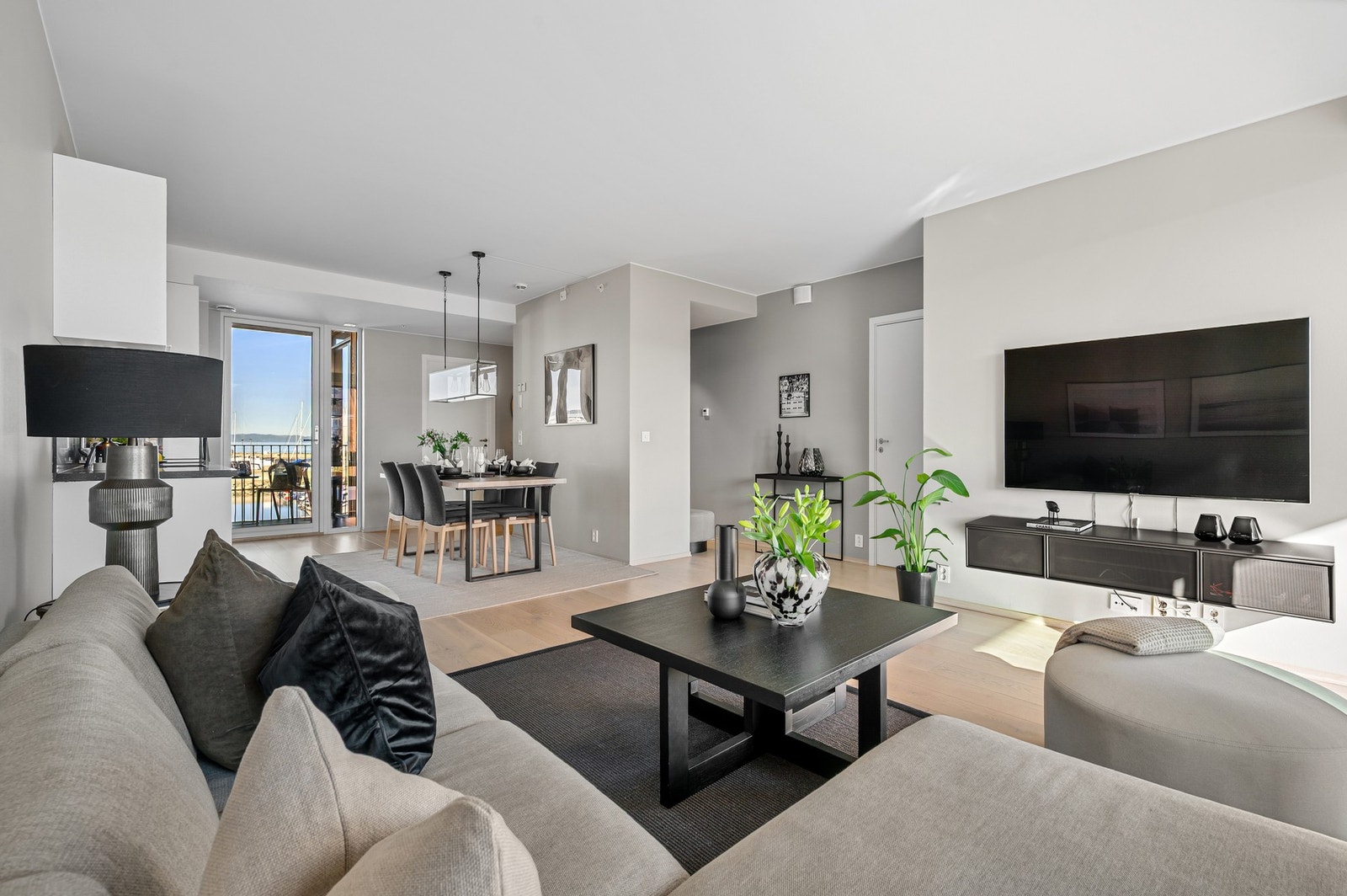 Leiligheten ble ferdigstilt så sent som i 2017 og holder som følge av dette en gjennomgående moderne standard. Galleribilde