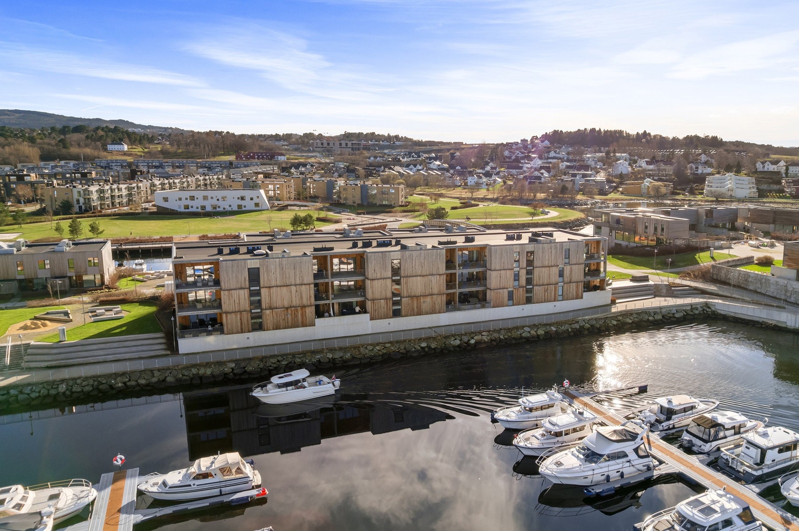 Fra området er det bare 8 min kjøretid inn til Trondheim sentrum, samt 25 min til Værnes lufthavn. Galleribilde
