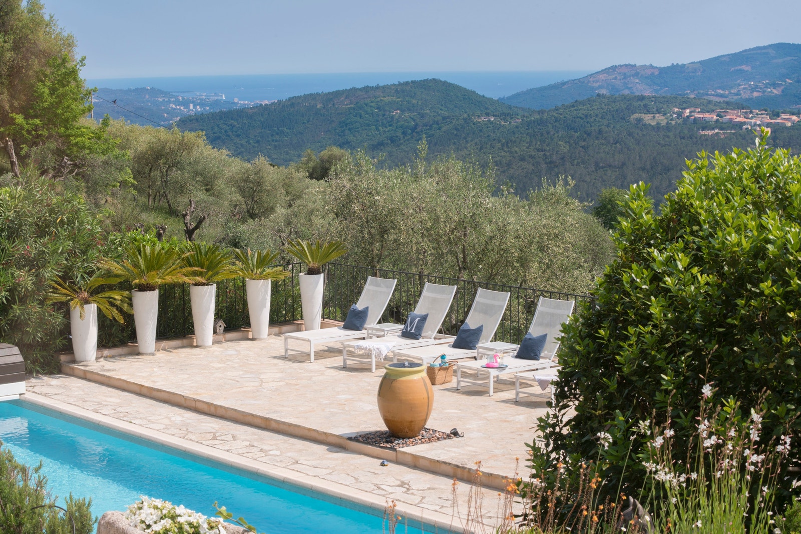 Med utsikt mot Cannes og Côte d´Azur. Galleribilde