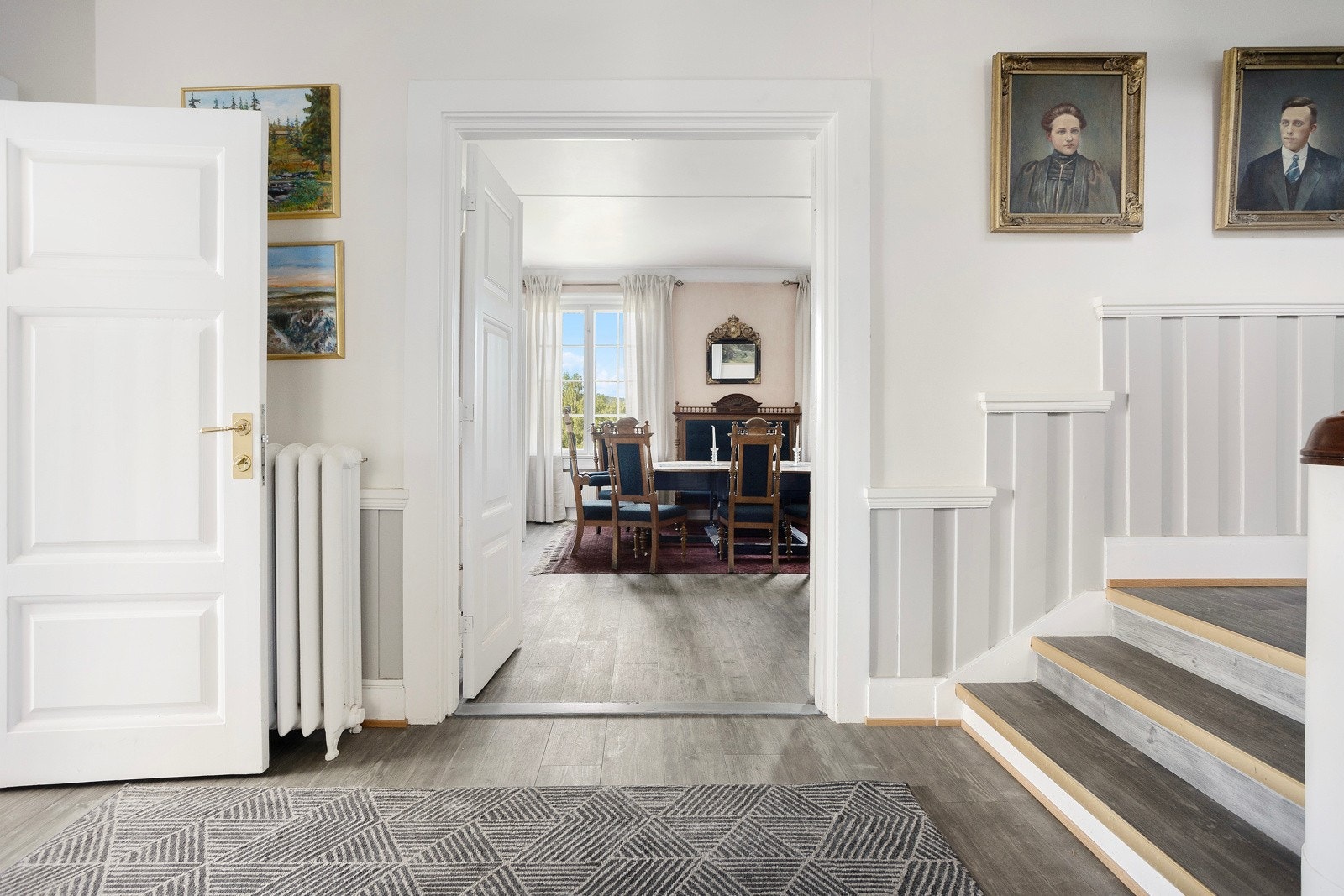 Flott trapperom, med originale og vakre detaljer. Galleribilde