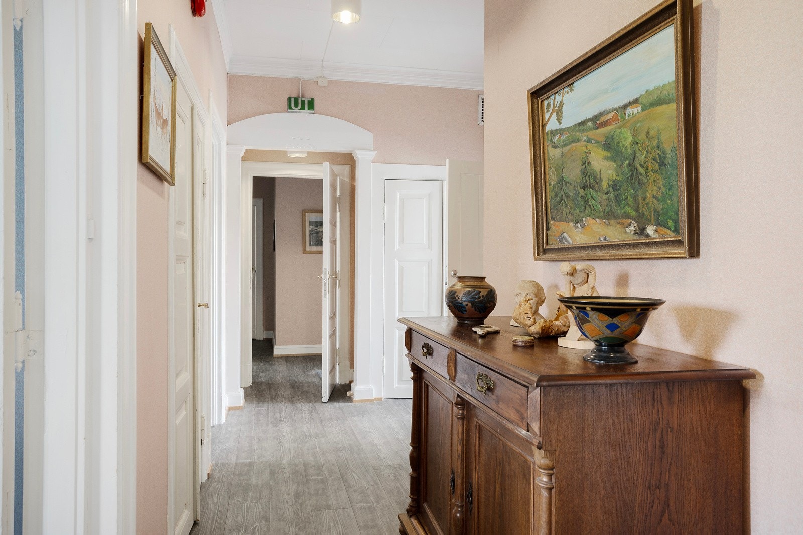 Gang i første etasje. Galleribilde