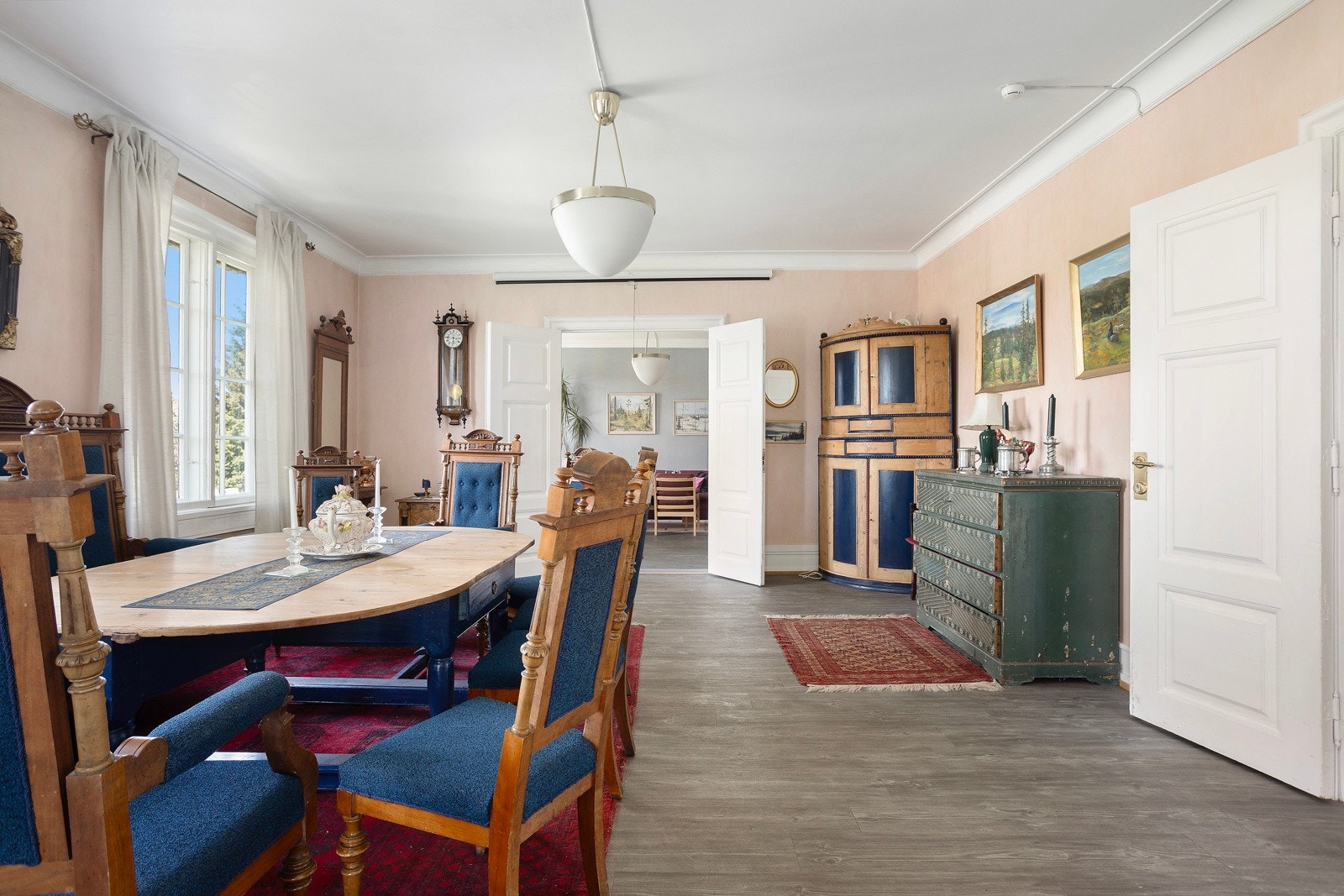 Hovedstuen i første etasje. Galleribilde