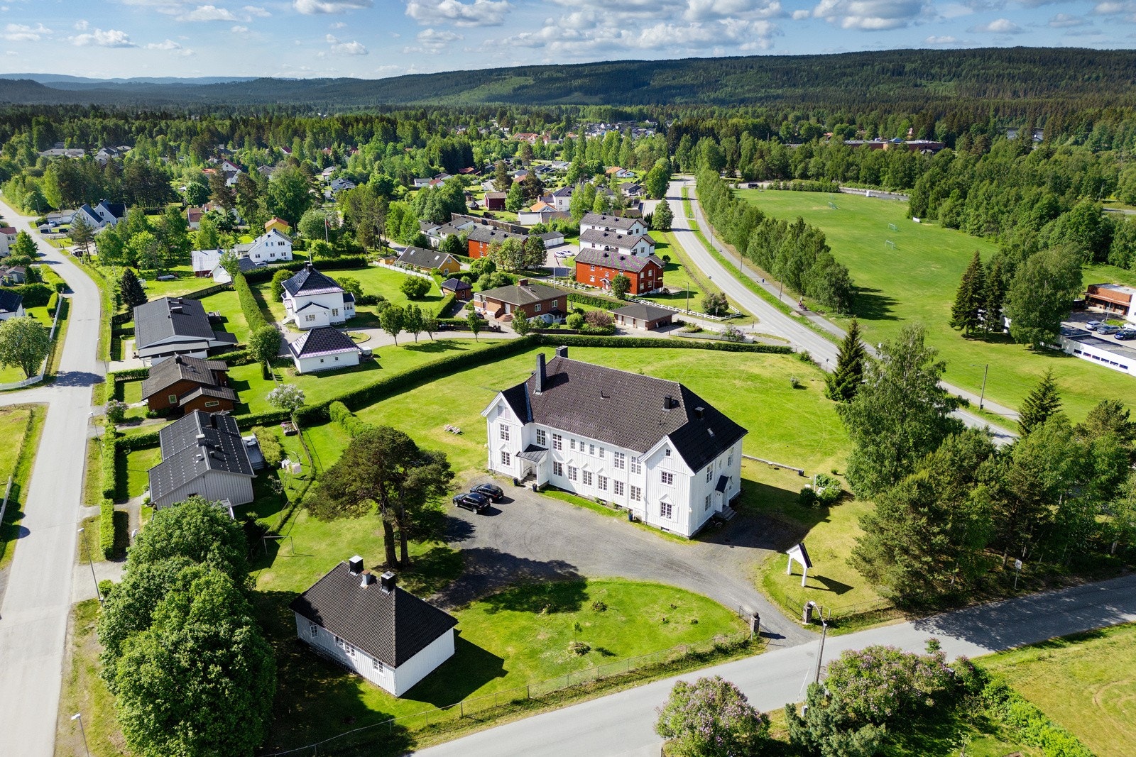 Velkommen til Fjeldmoravegen 1 og den imponerende Generalgården ! Galleribilde