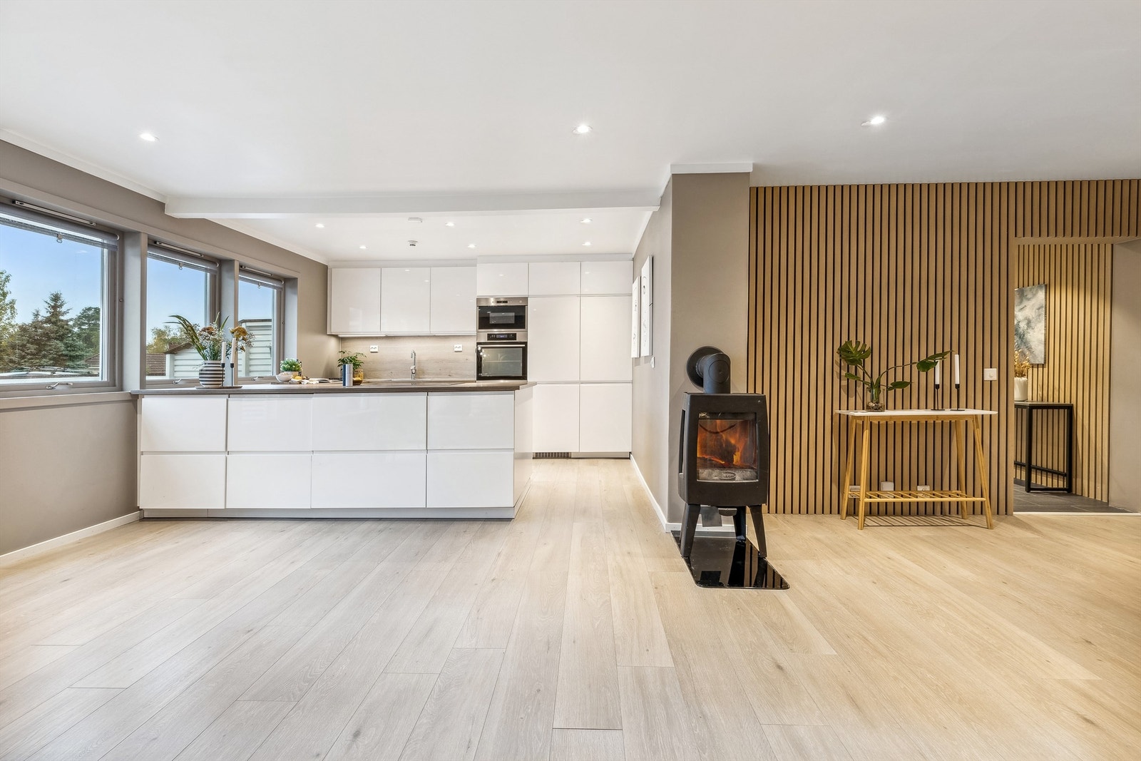 Velkommen til Gneisveien 14! -Presenteres av Elisiff Wennersgaard v/Krogsveen Nesodden Galleribilde