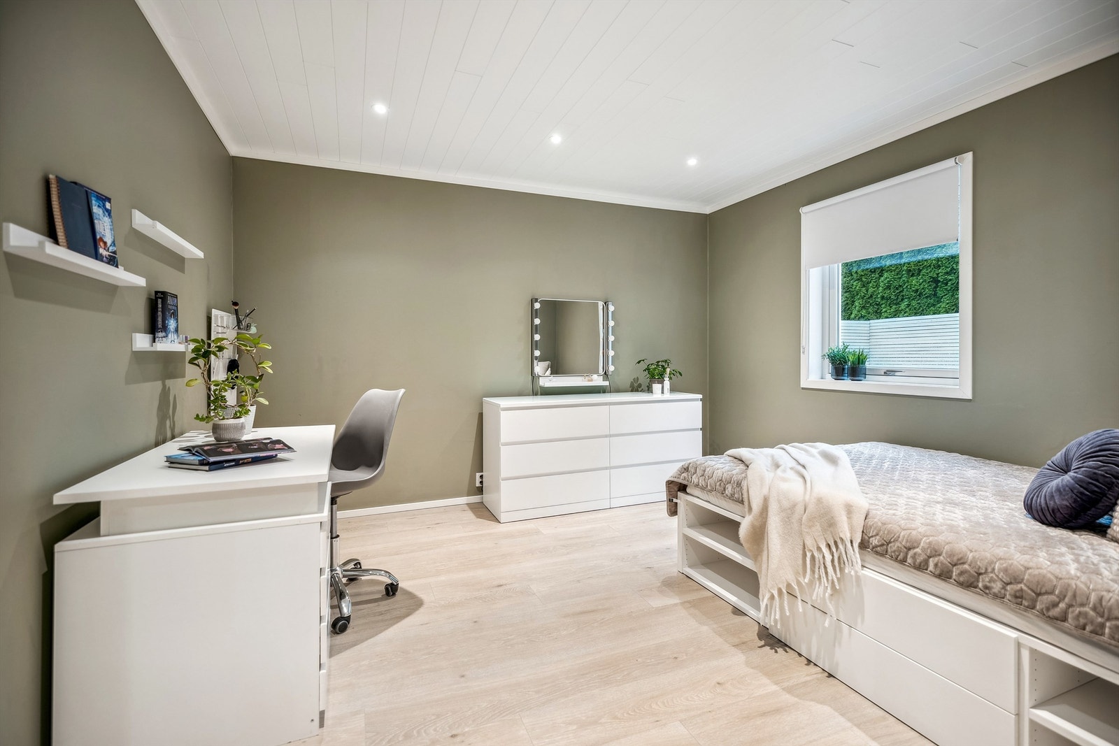 Boligen har to soverom i 1.etaje og ett soverom i 2.etasje Galleribilde