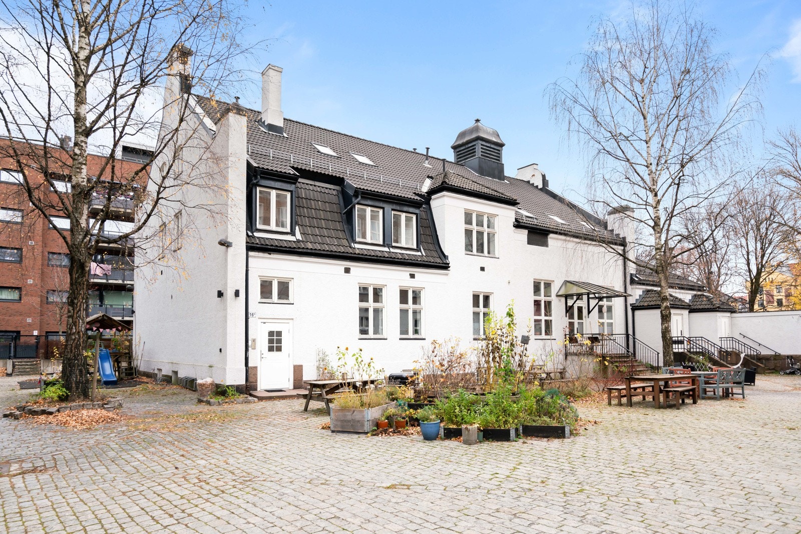 Boligen ligger tilbaketrukket til midt i sentrum, og har flotte fellesområder for beboerene. Galleribilde