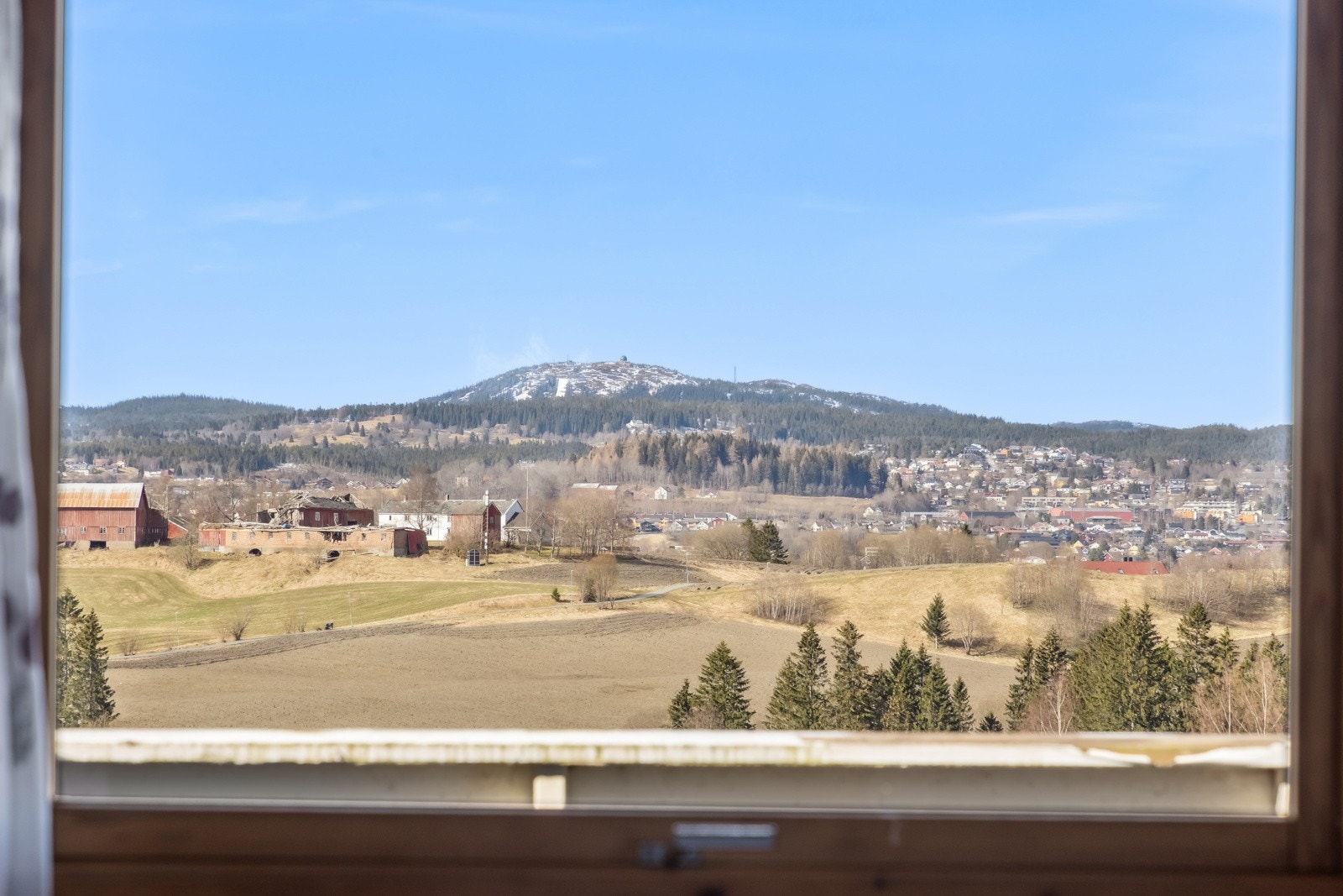 Fra terrassen kan man nyte den flotte utsikten. Galleribilde