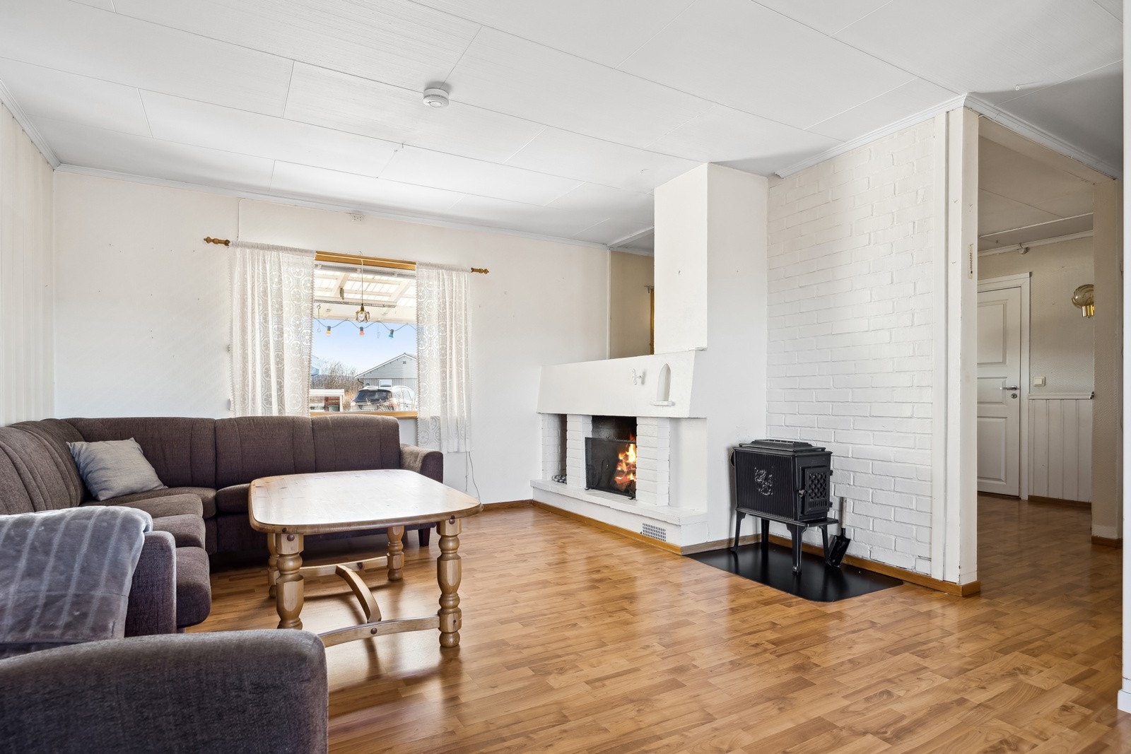 Fra stuen er det utgang til en terrasse med nydelig utsikt. Galleribilde