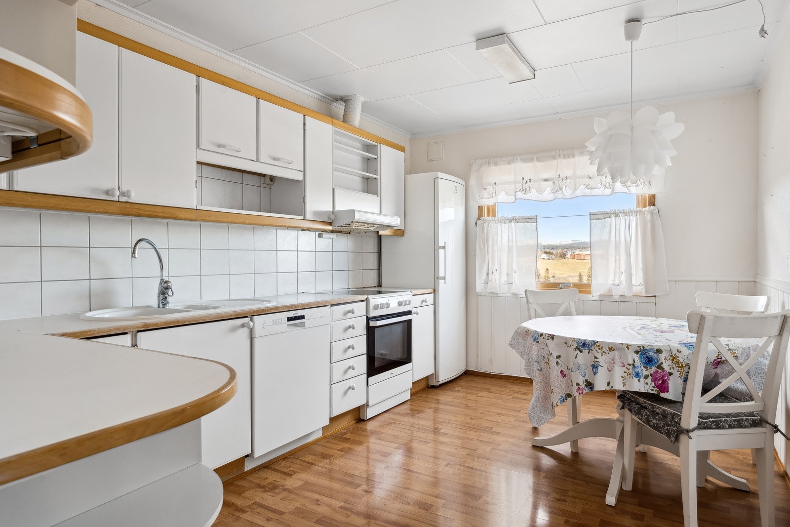 Kjøkkenet måler 12 kvm. Galleribilde