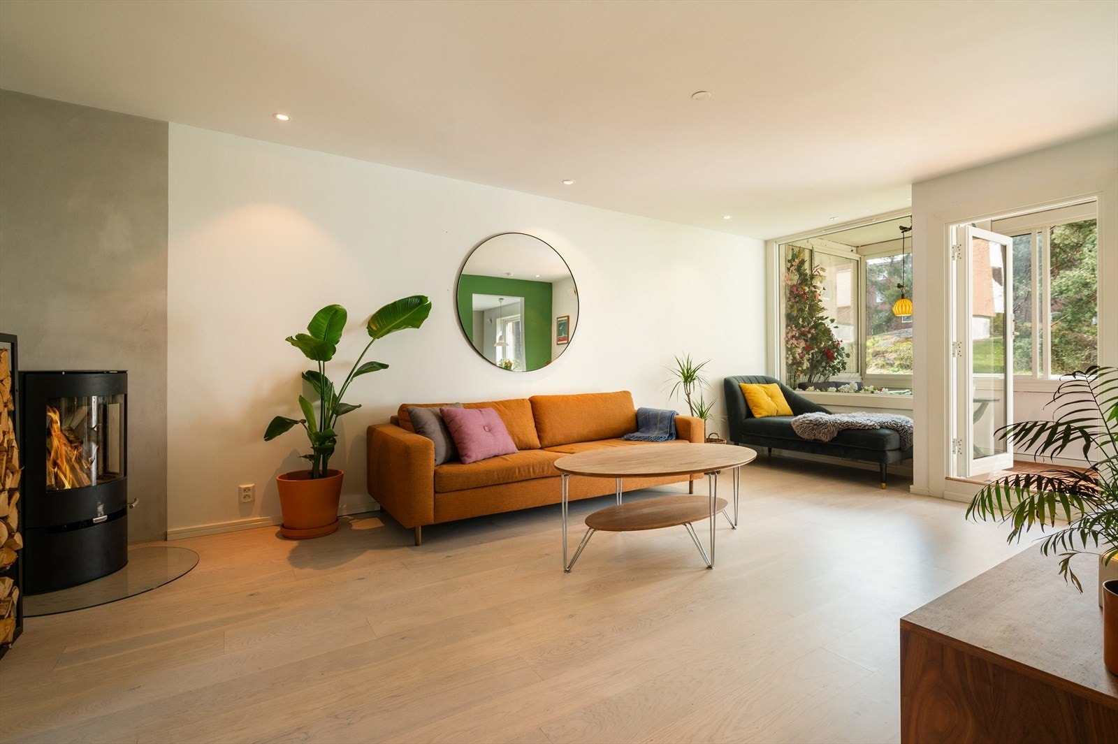 Velkommen til en lys og gjennomgående 3-roms med Østmarka som næreste nabo. Galleribilde