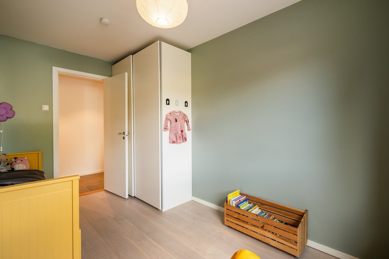 God plass til medfølgende garderobeskap. Galleribilde