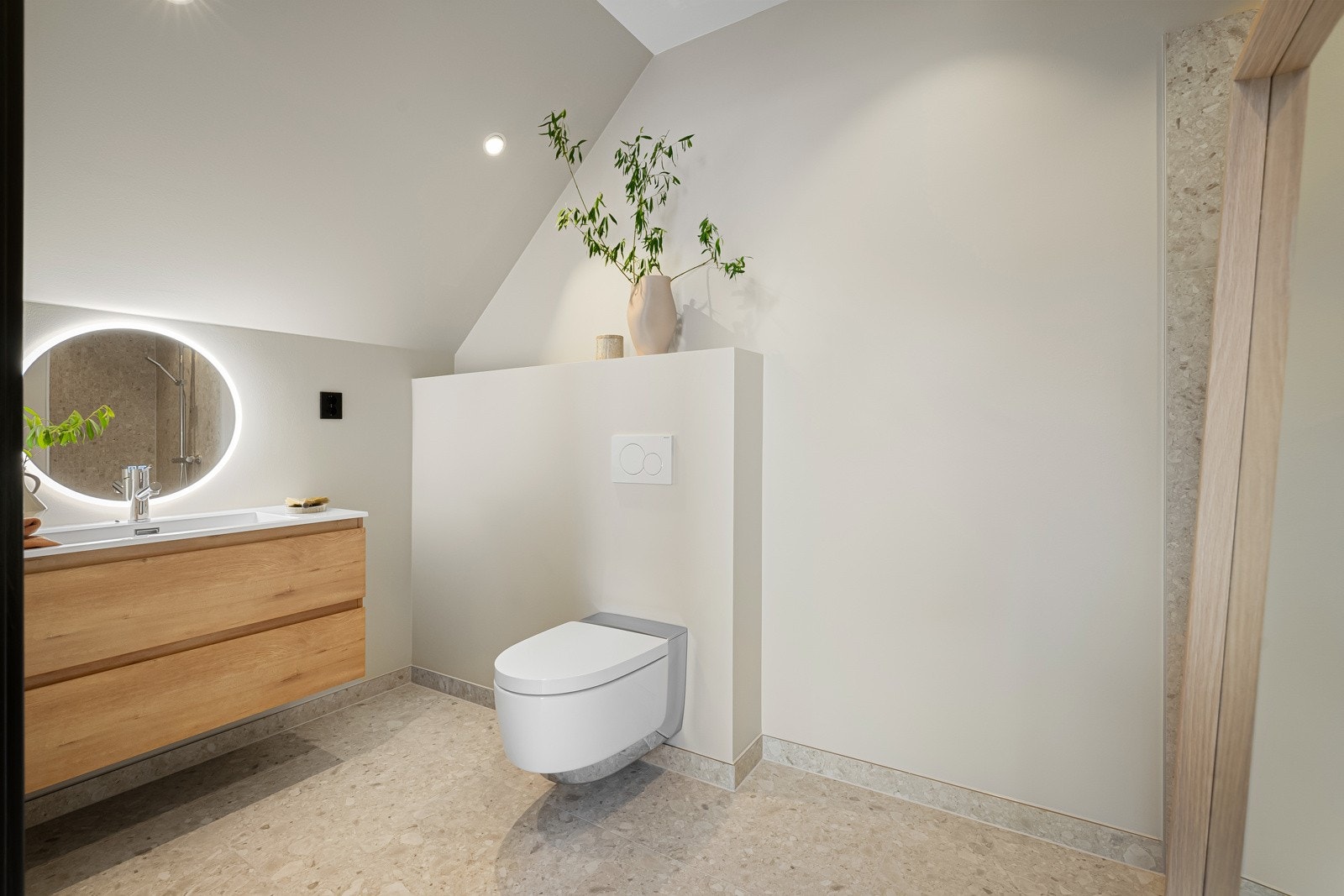 Geberit AquaClean dusjtoalett med en rekke ulike funksjoner. Galleribilde